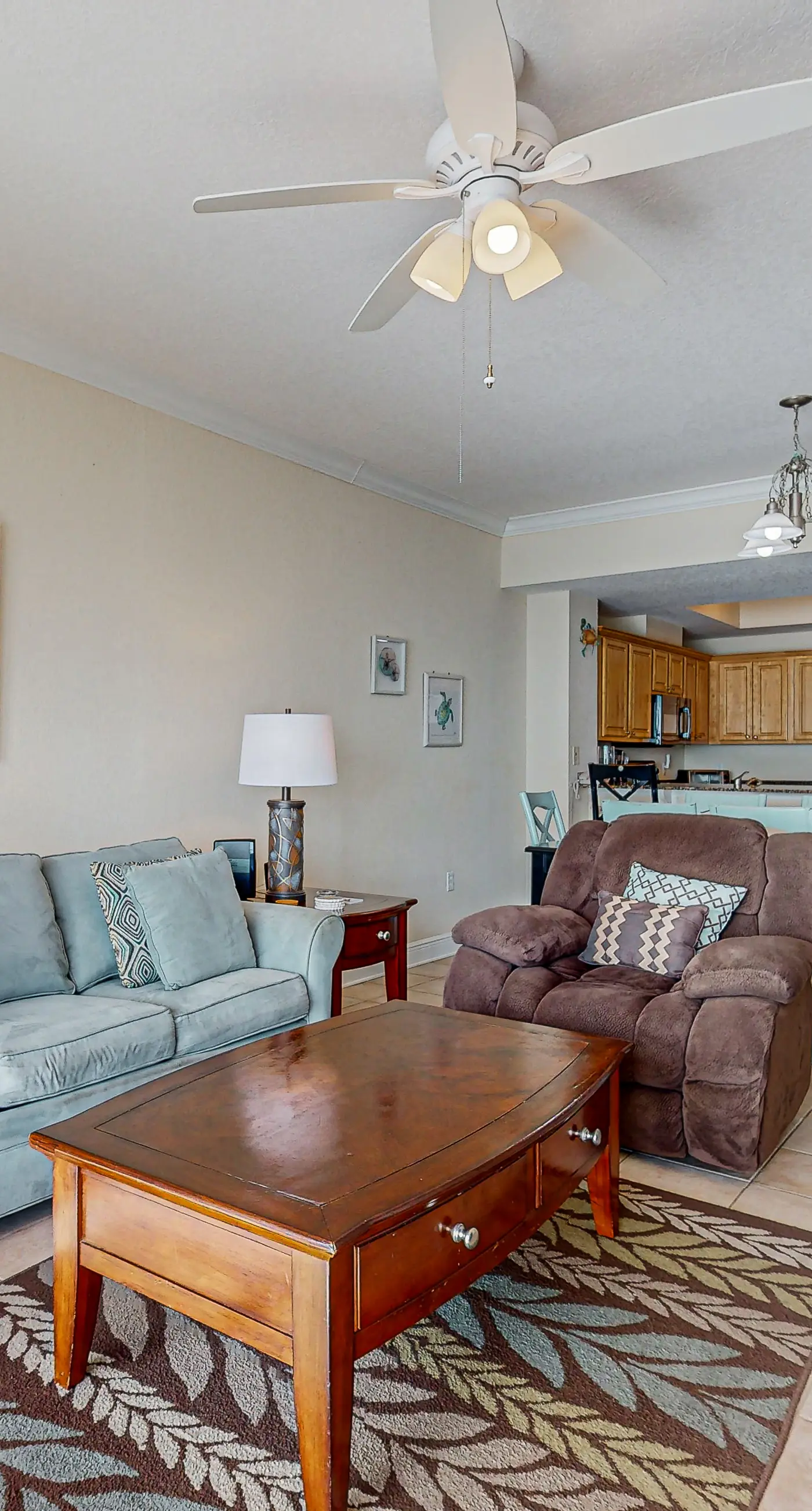 Incredible oceanfront condo with balcony, AC, pool, gym & hot tub