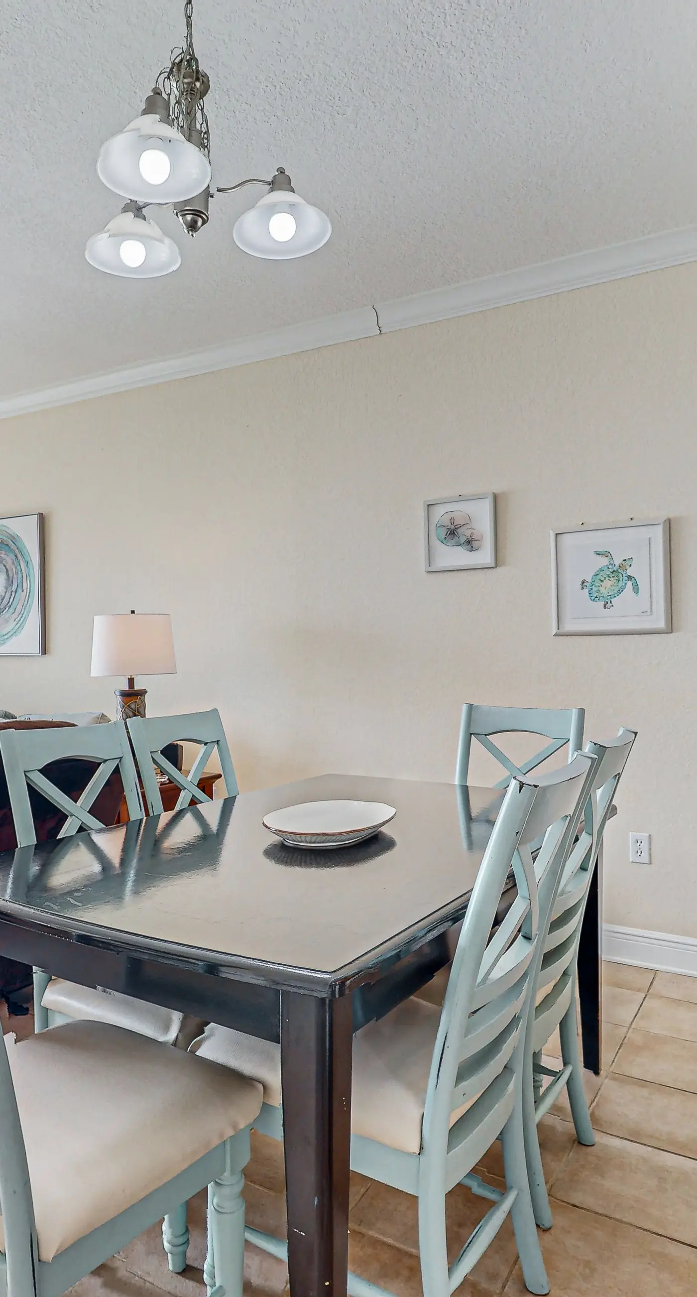 Incredible oceanfront condo with balcony, AC, pool, gym & hot tub