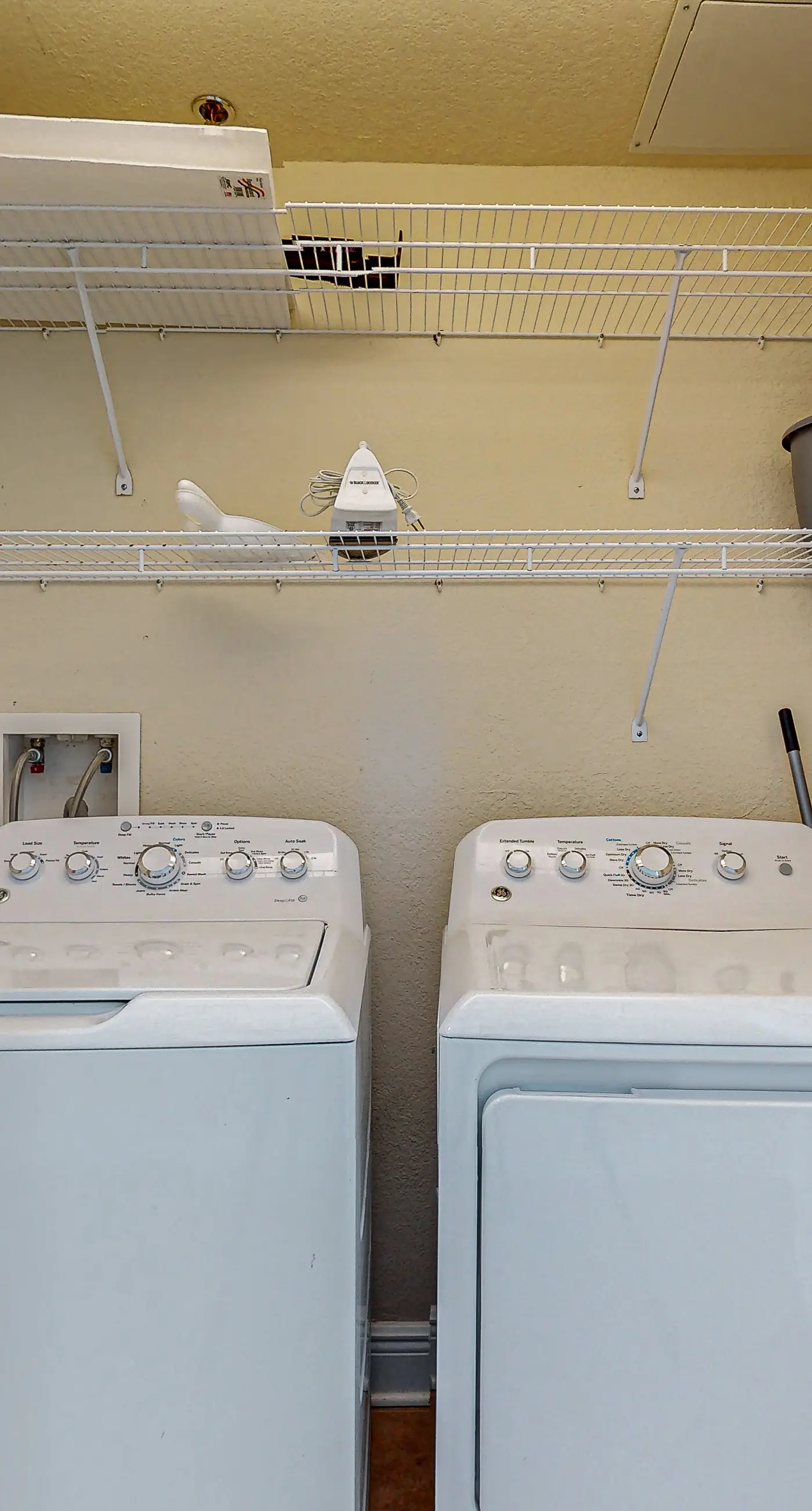 Incredible oceanfront condo with balcony, AC, pool, gym & hot tub