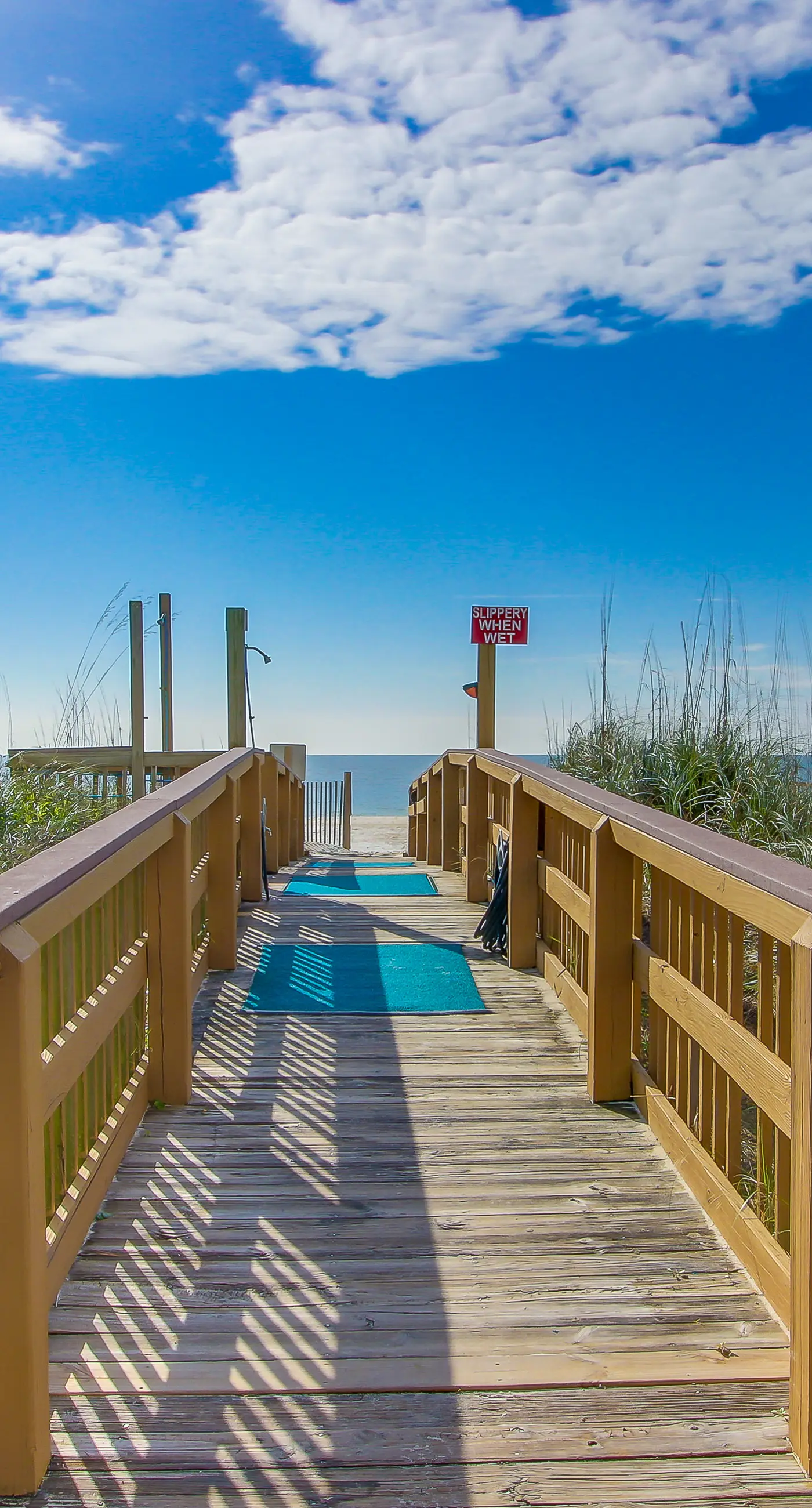 Incredible oceanfront condo with balcony, AC, pool, gym & hot tub