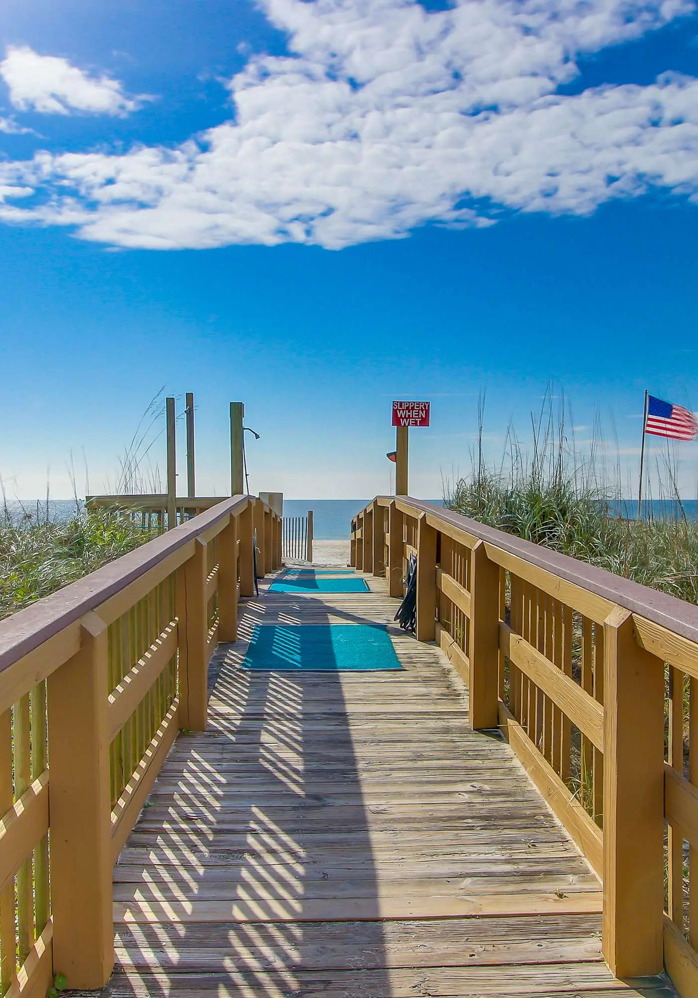 Incredible oceanfront condo with balcony, AC, pool, gym & hot tub