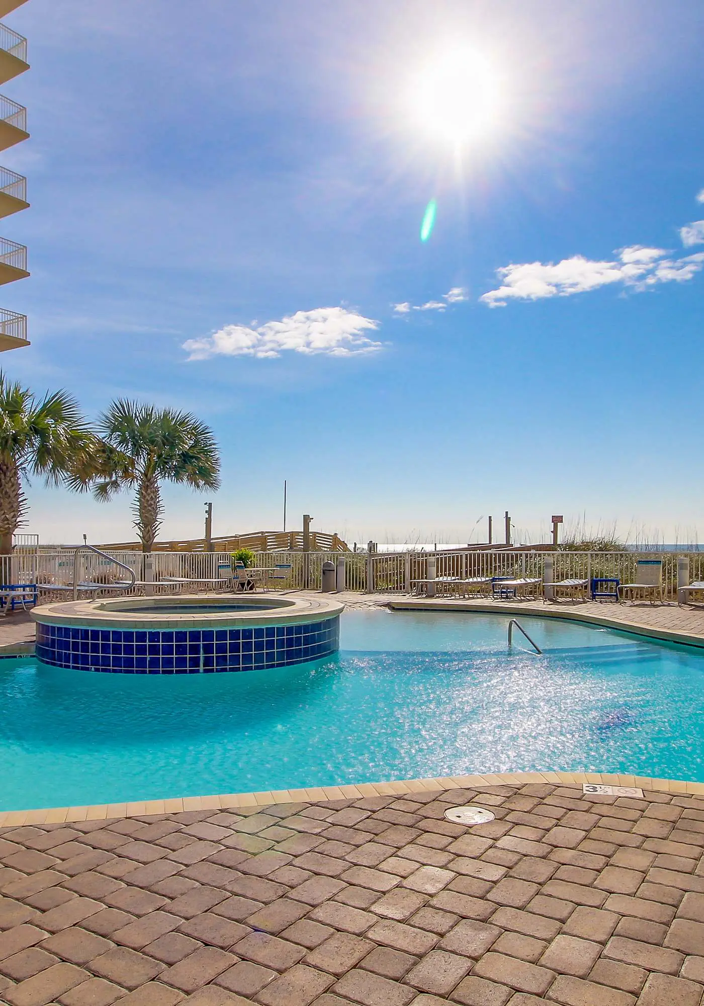 Incredible oceanfront condo with balcony, AC, pool, gym & hot tub