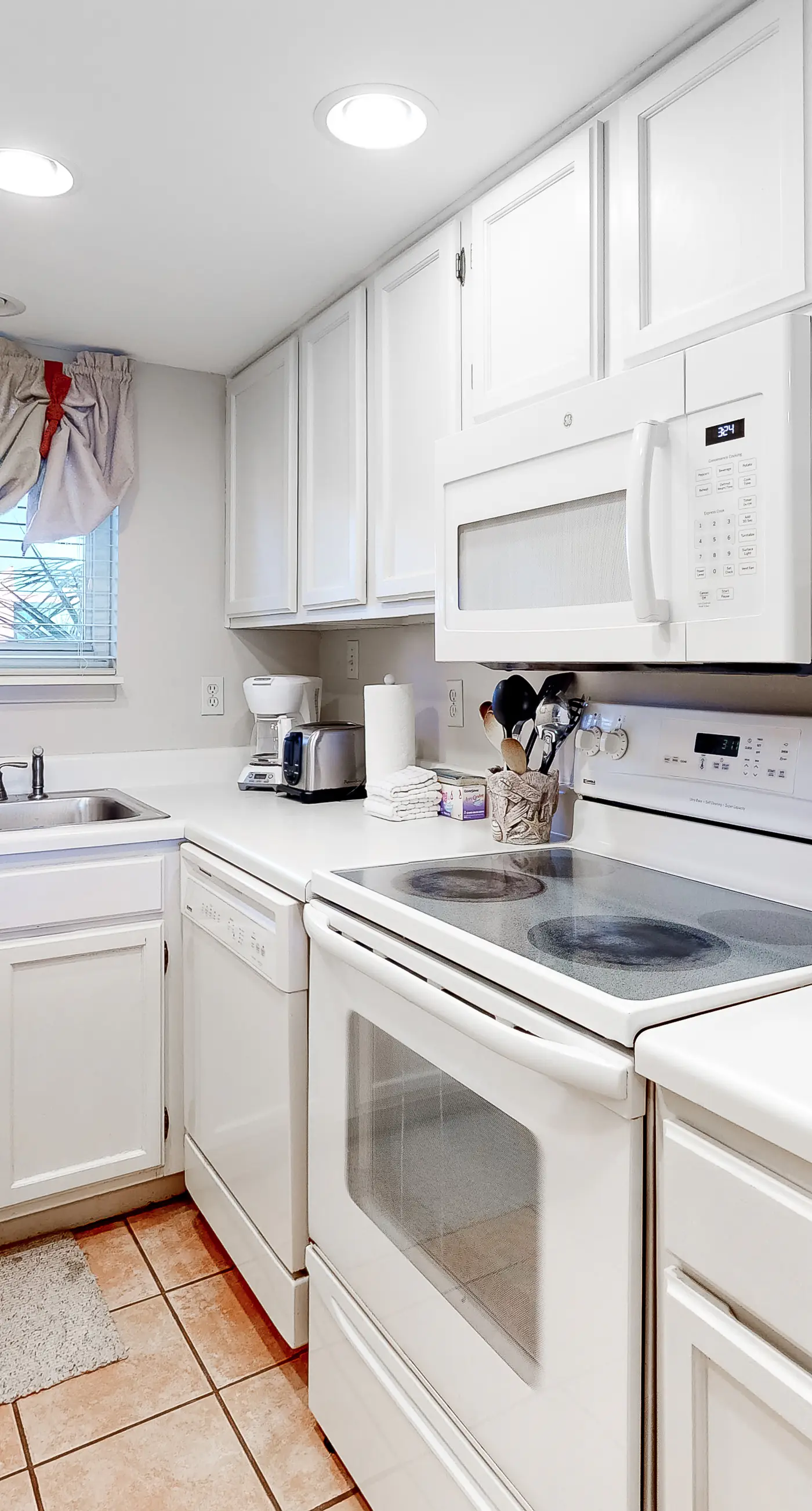 Gulf-Front Condo with Shared Outdoor Pool, Private Balcony, Incredible Views & WiFi