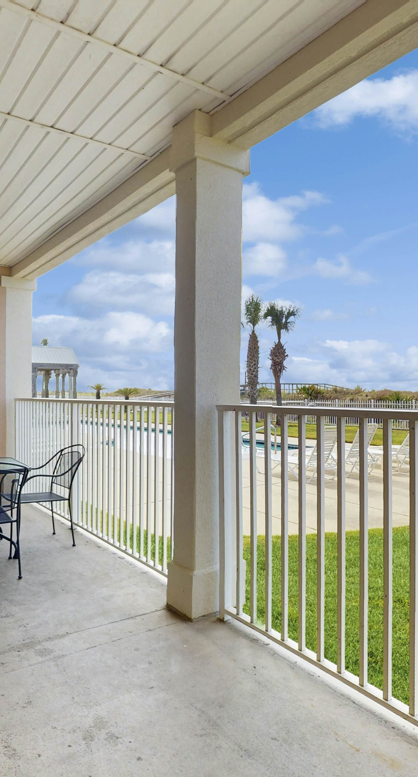 Perfect beachfront condo with pool, internet, and washer and dryer