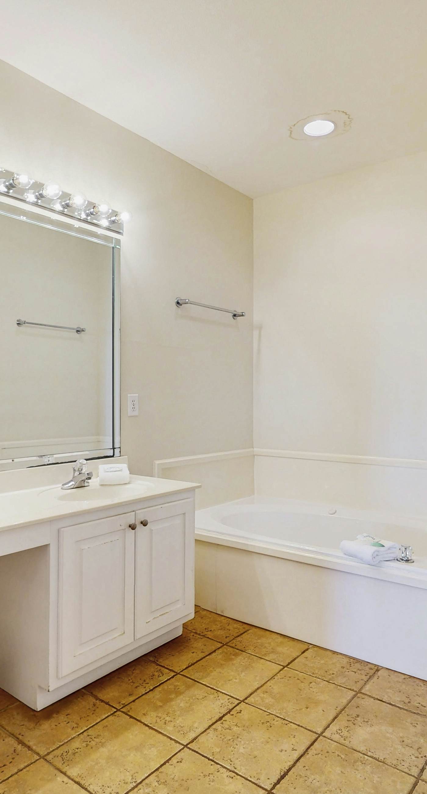 Perfect beachfront condo with pool, internet, and washer and dryer