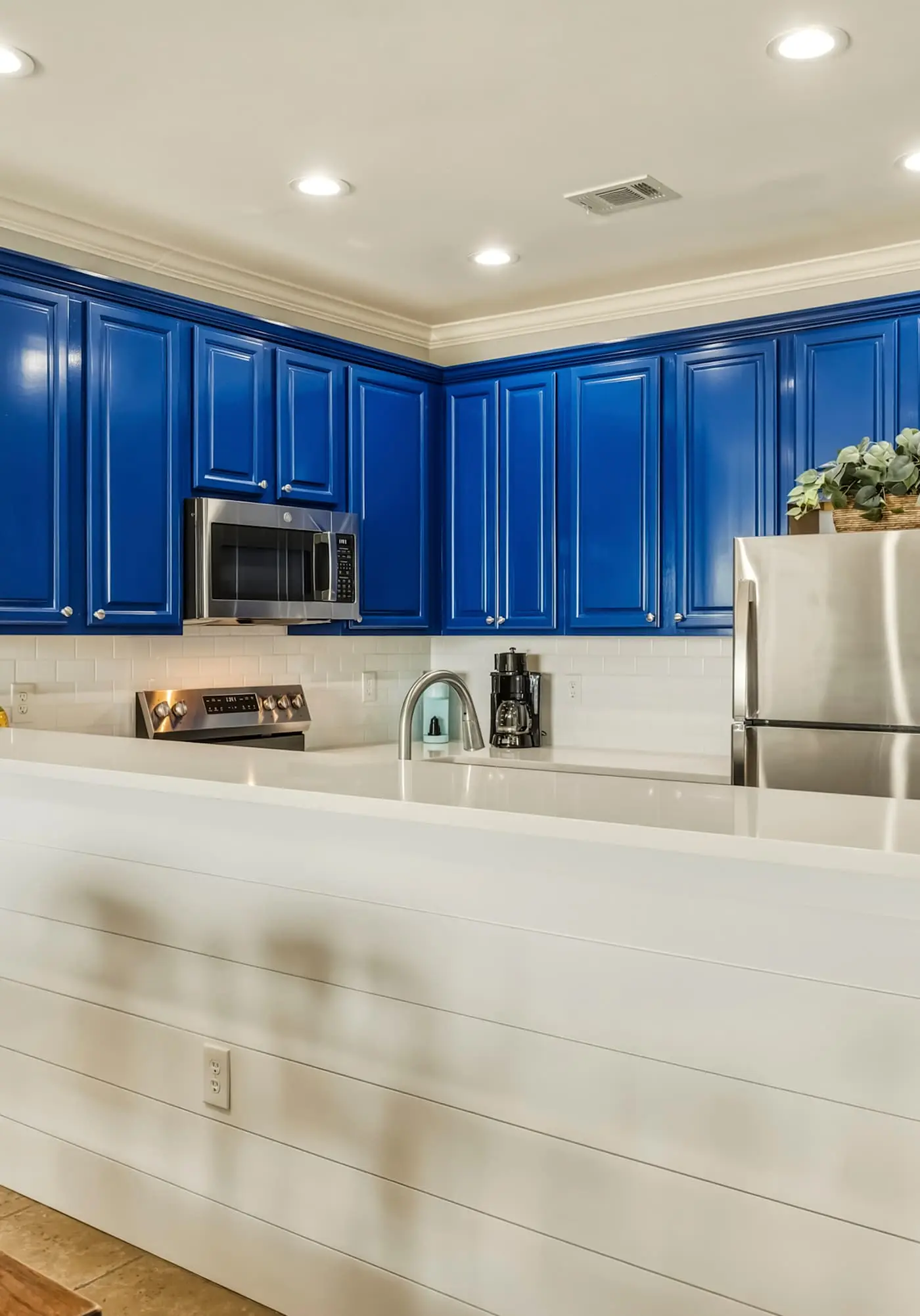 Perfect beachfront condo with pool, internet, and washer and dryer
