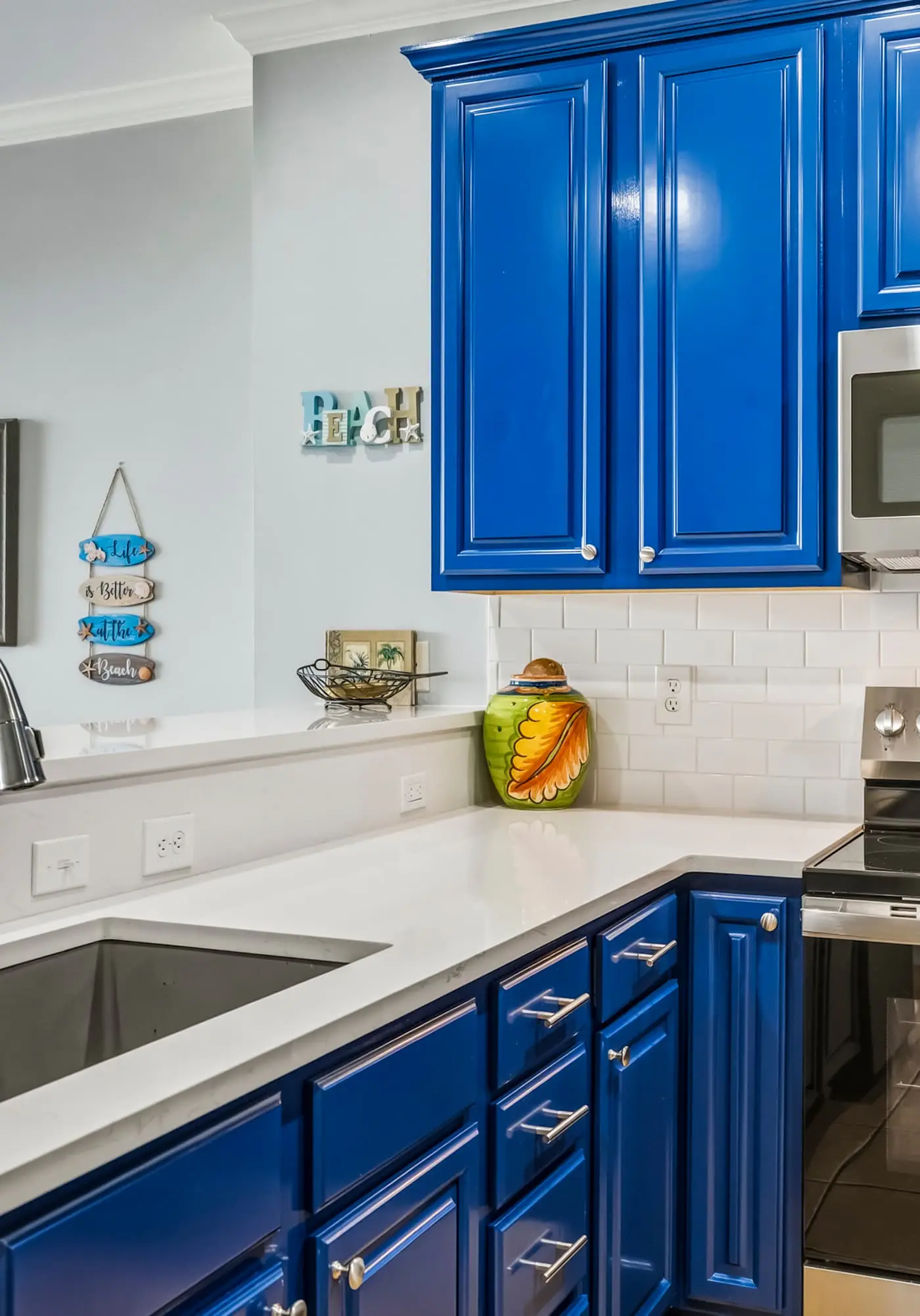 Perfect beachfront condo with pool, internet, and washer and dryer