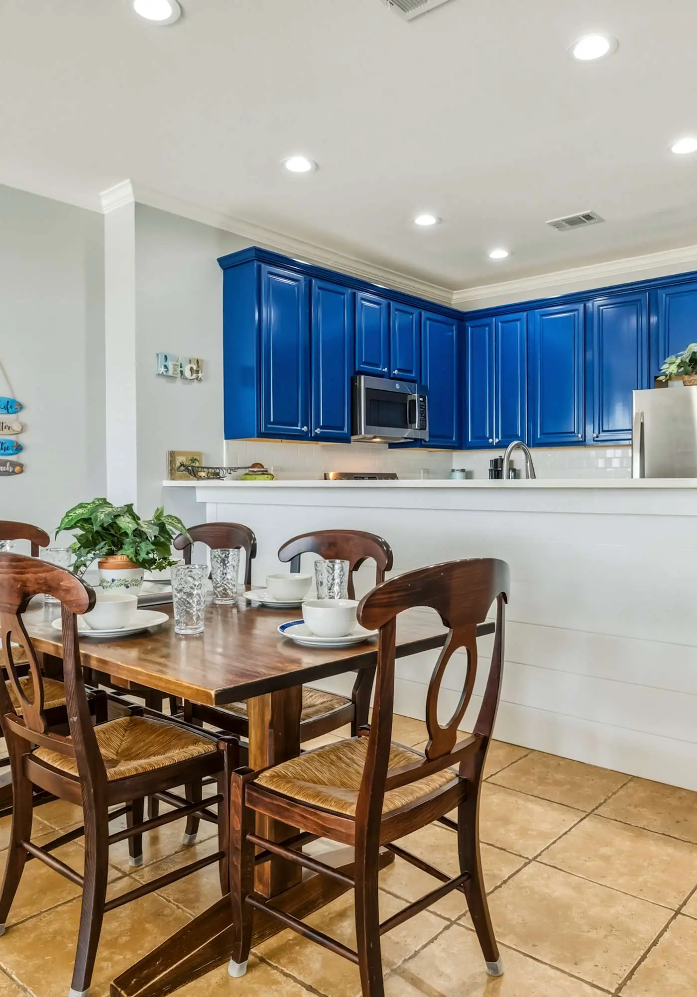 Perfect beachfront condo with pool, internet, and washer and dryer