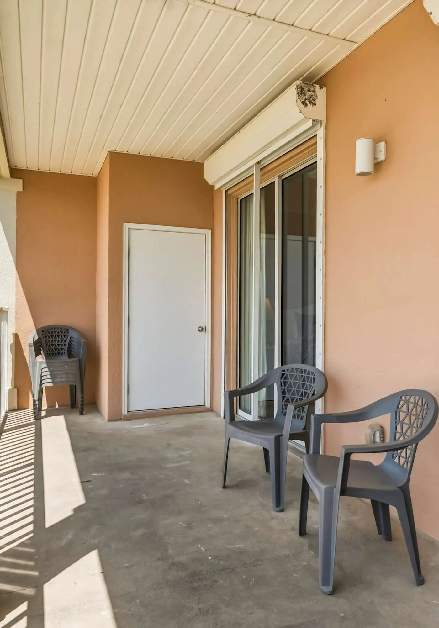 Perfect beachfront condo with pool, internet, and washer and dryer