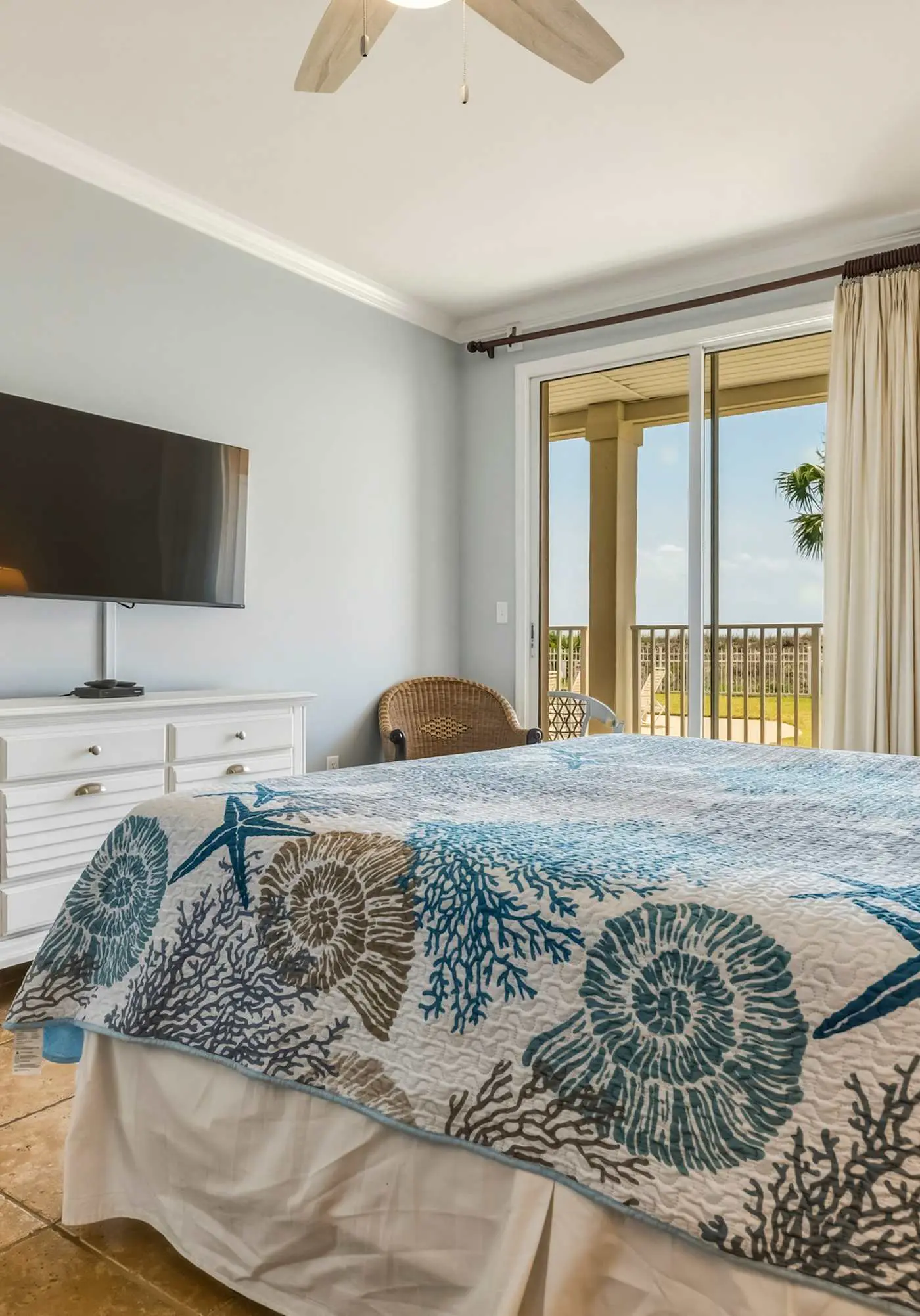 Perfect beachfront condo with pool, internet, and washer and dryer