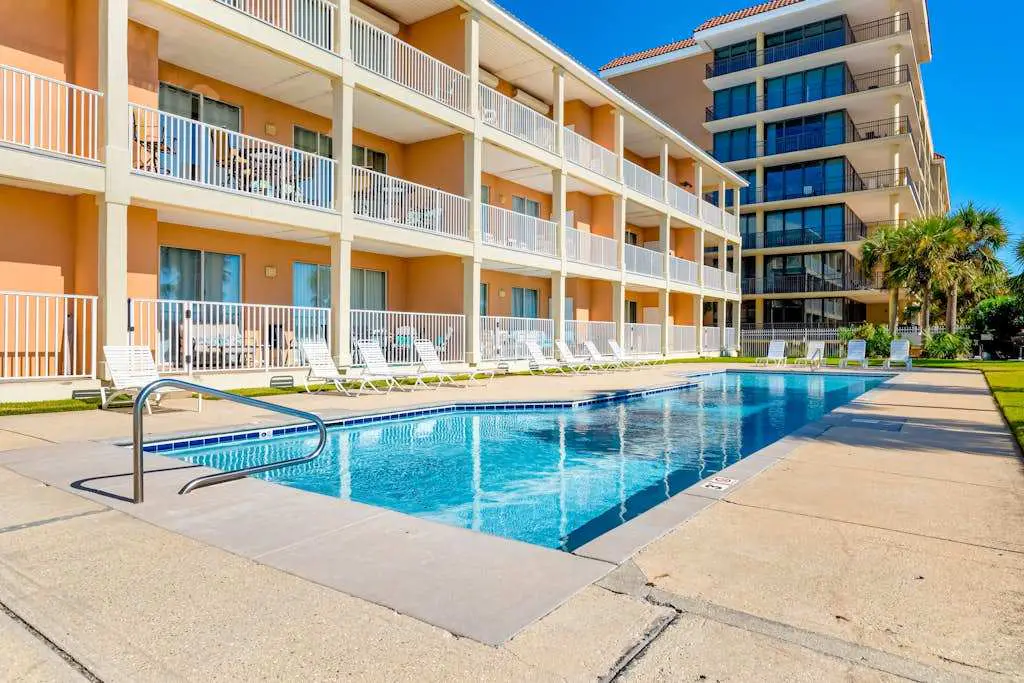 Perfect beachfront condo with pool, internet, and washer and dryer