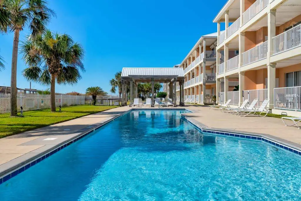 Perfect beachfront condo with pool, internet, and washer and dryer