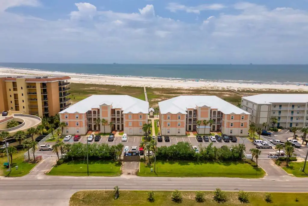 Perfect beachfront condo with pool, internet, and washer and dryer