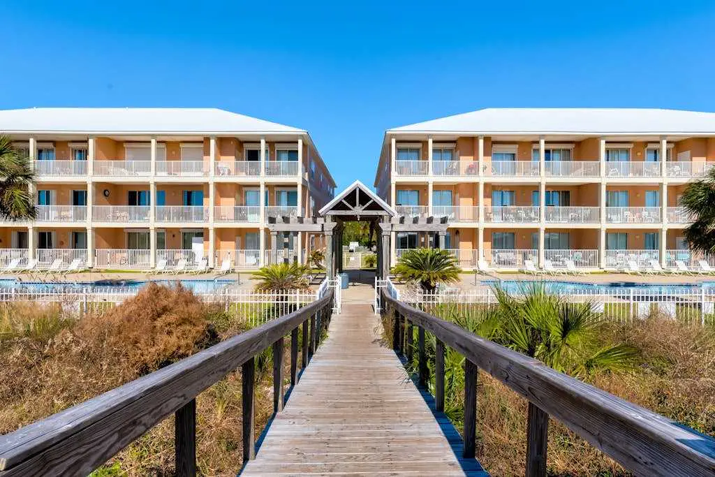 Perfect beachfront condo with pool, internet, and washer and dryer