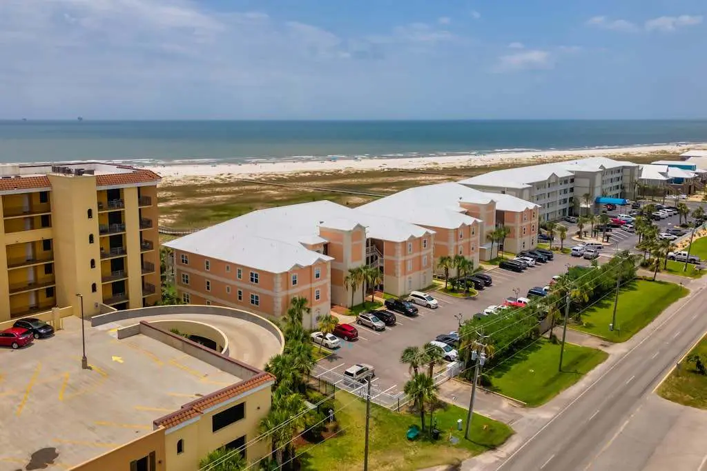 Perfect beachfront condo with pool, internet, and washer and dryer