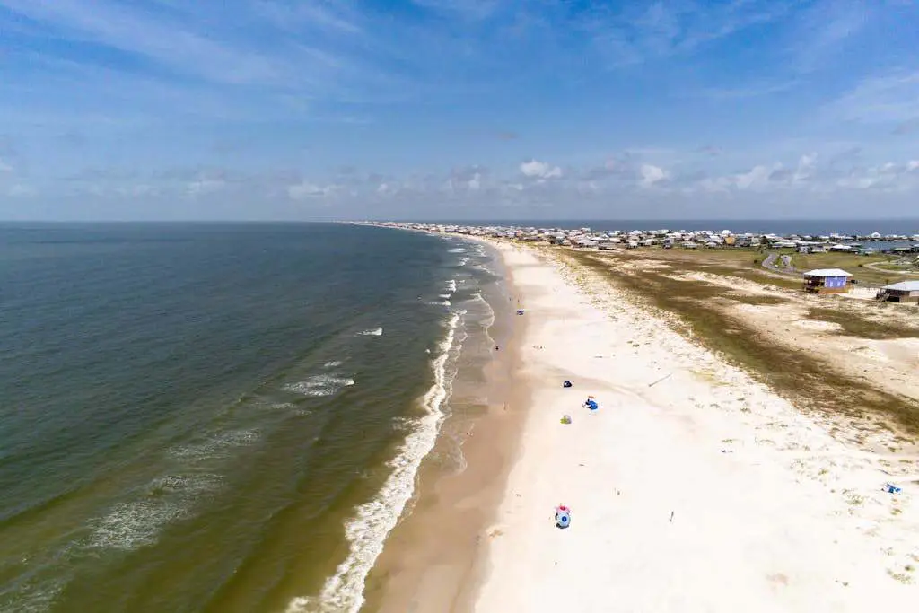 Perfect beachfront condo with pool, internet, and washer and dryer