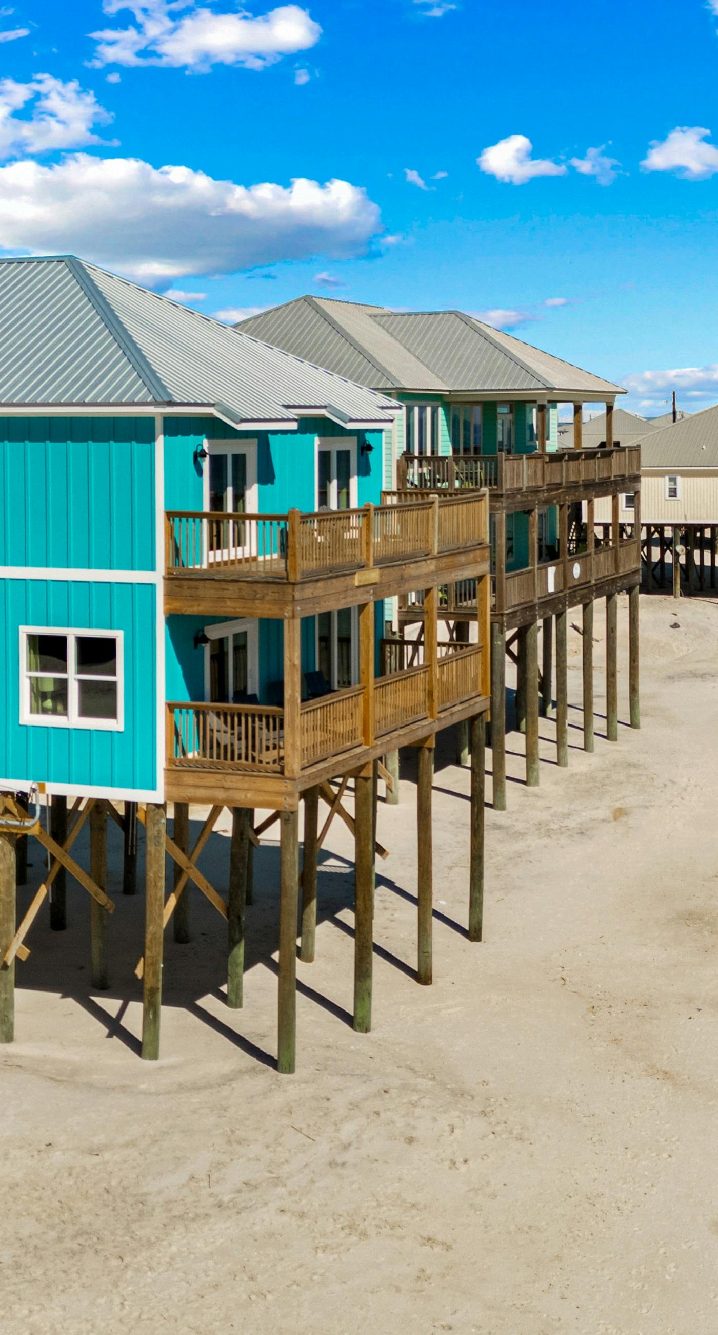 Gulf-front home with double balcony, W&D, internet & amazing views - dog-friendly