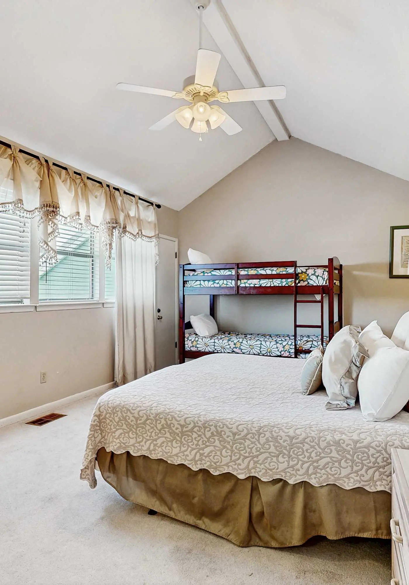 First floor condo with shared pool, close to the beach, and washer & dryer