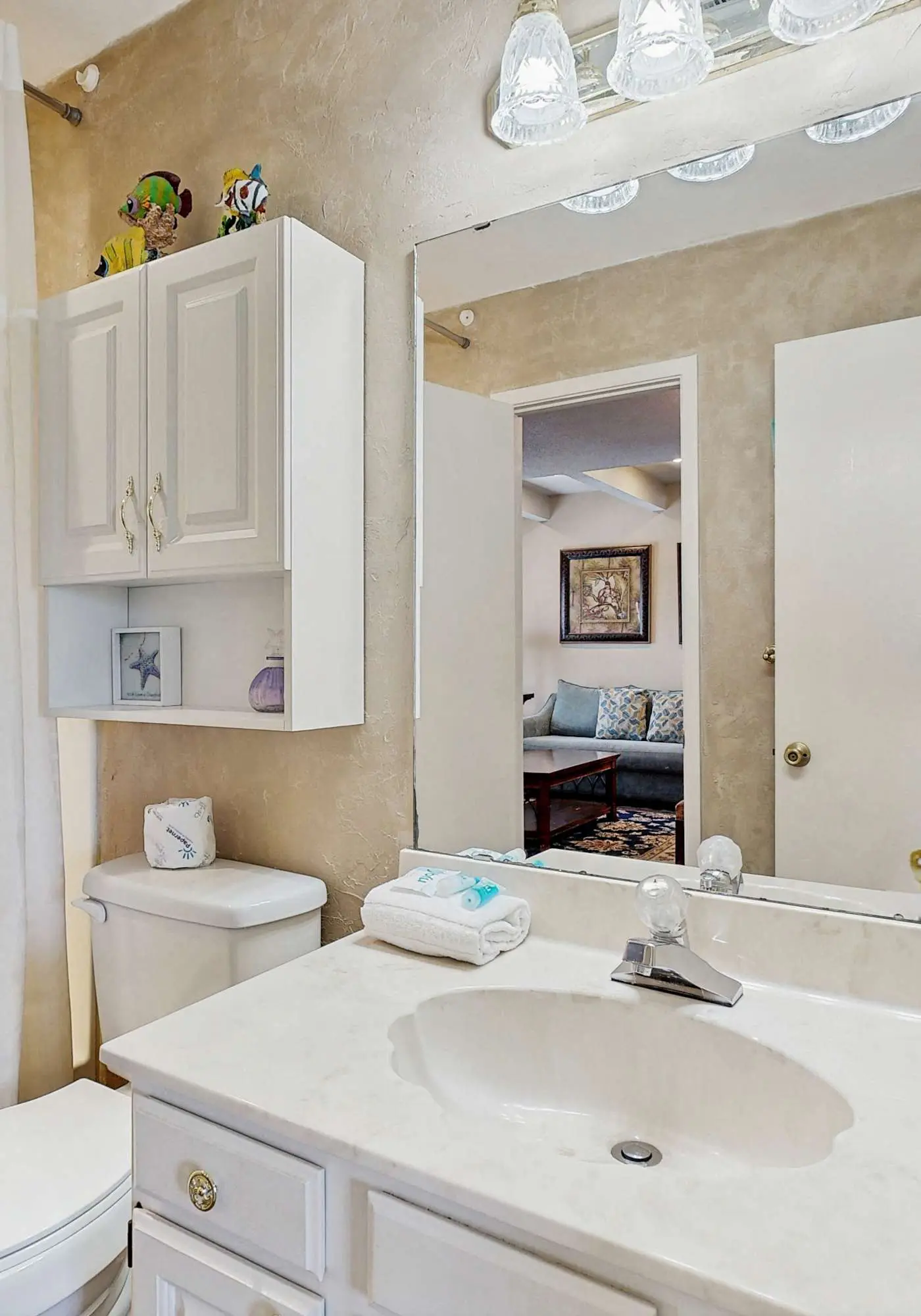First floor condo with shared pool, close to the beach, and washer & dryer