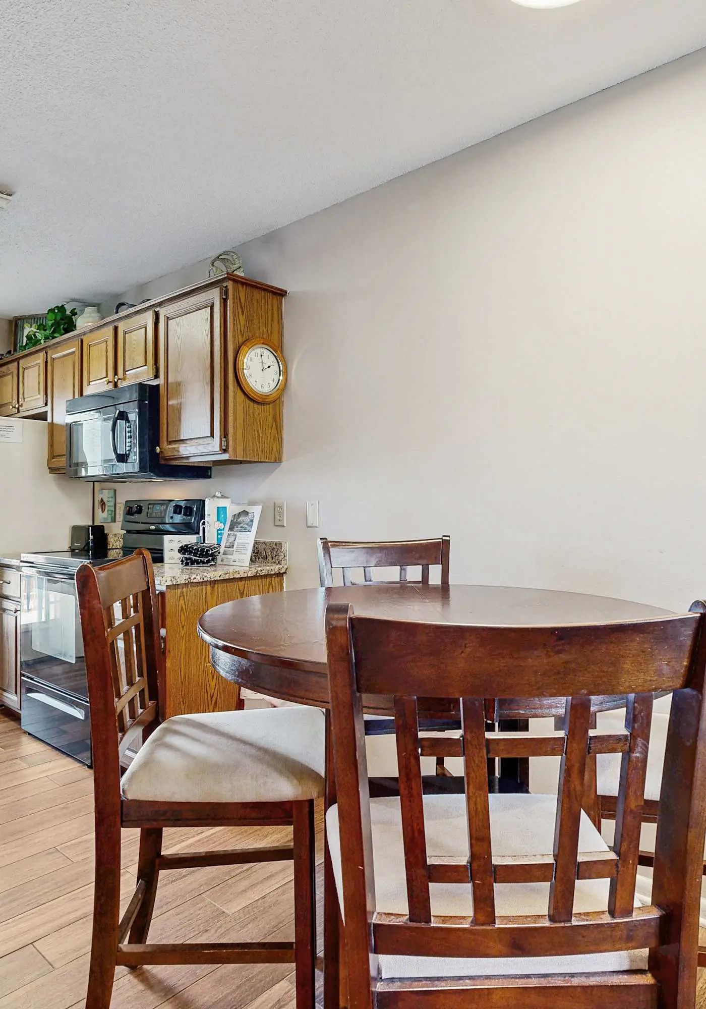 First floor condo with shared pool, close to the beach, and washer & dryer