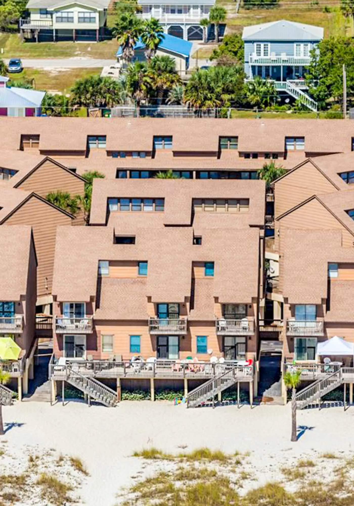 First floor condo with shared pool, close to the beach, and washer & dryer