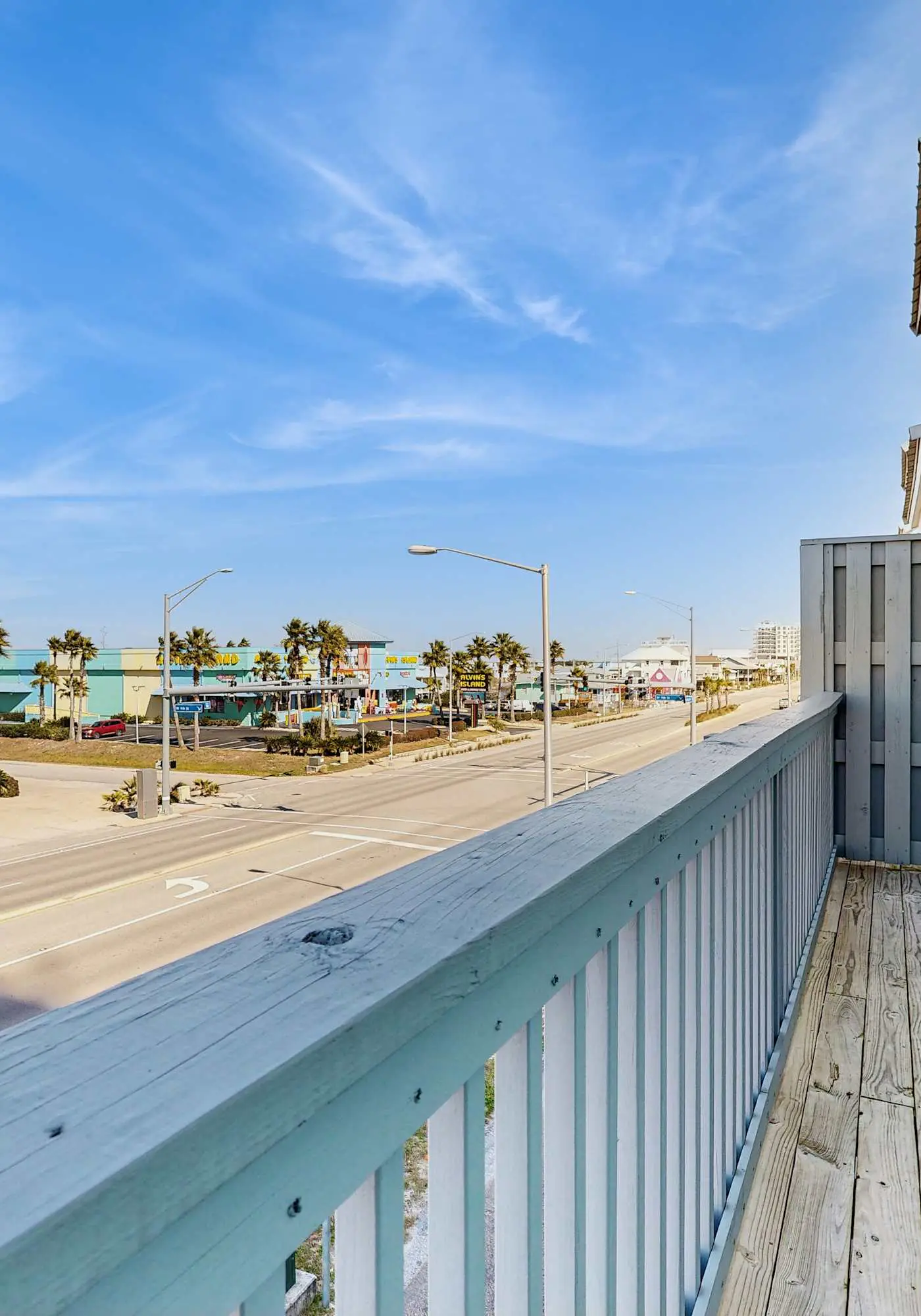 First floor condo with shared pool, close to the beach, and washer & dryer