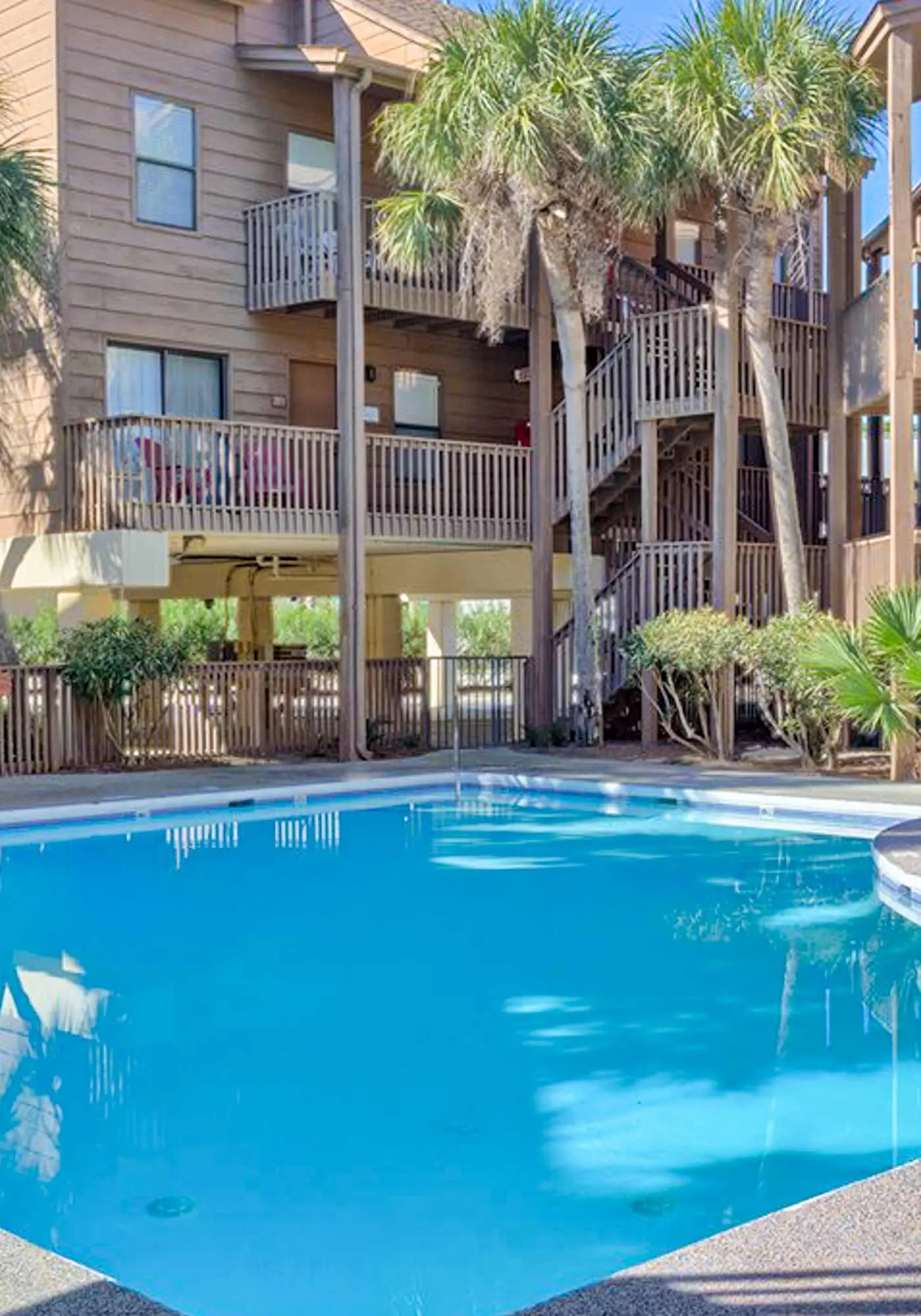 First floor condo with shared pool, close to the beach, and washer & dryer
