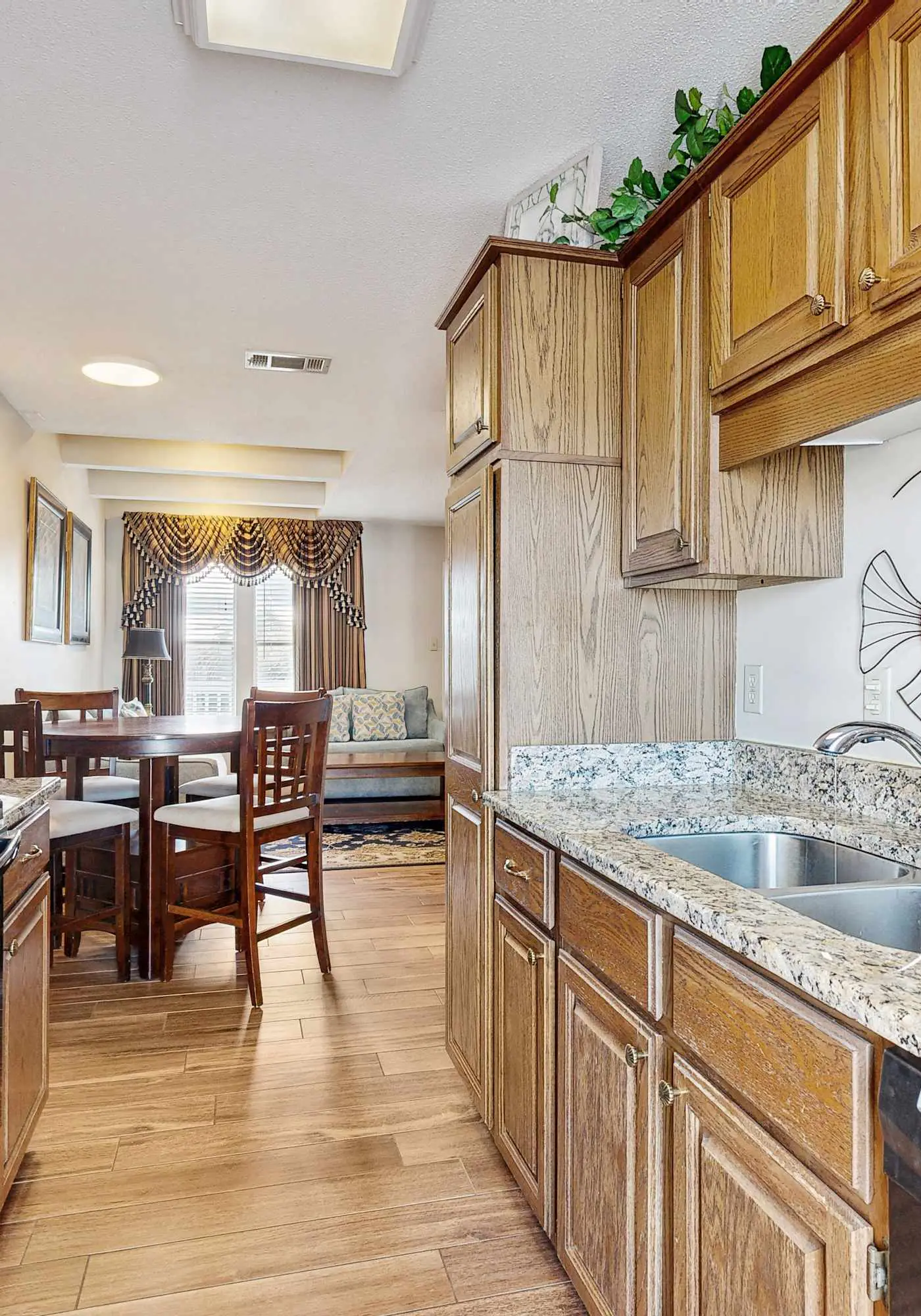 First floor condo with shared pool, close to the beach, and washer & dryer