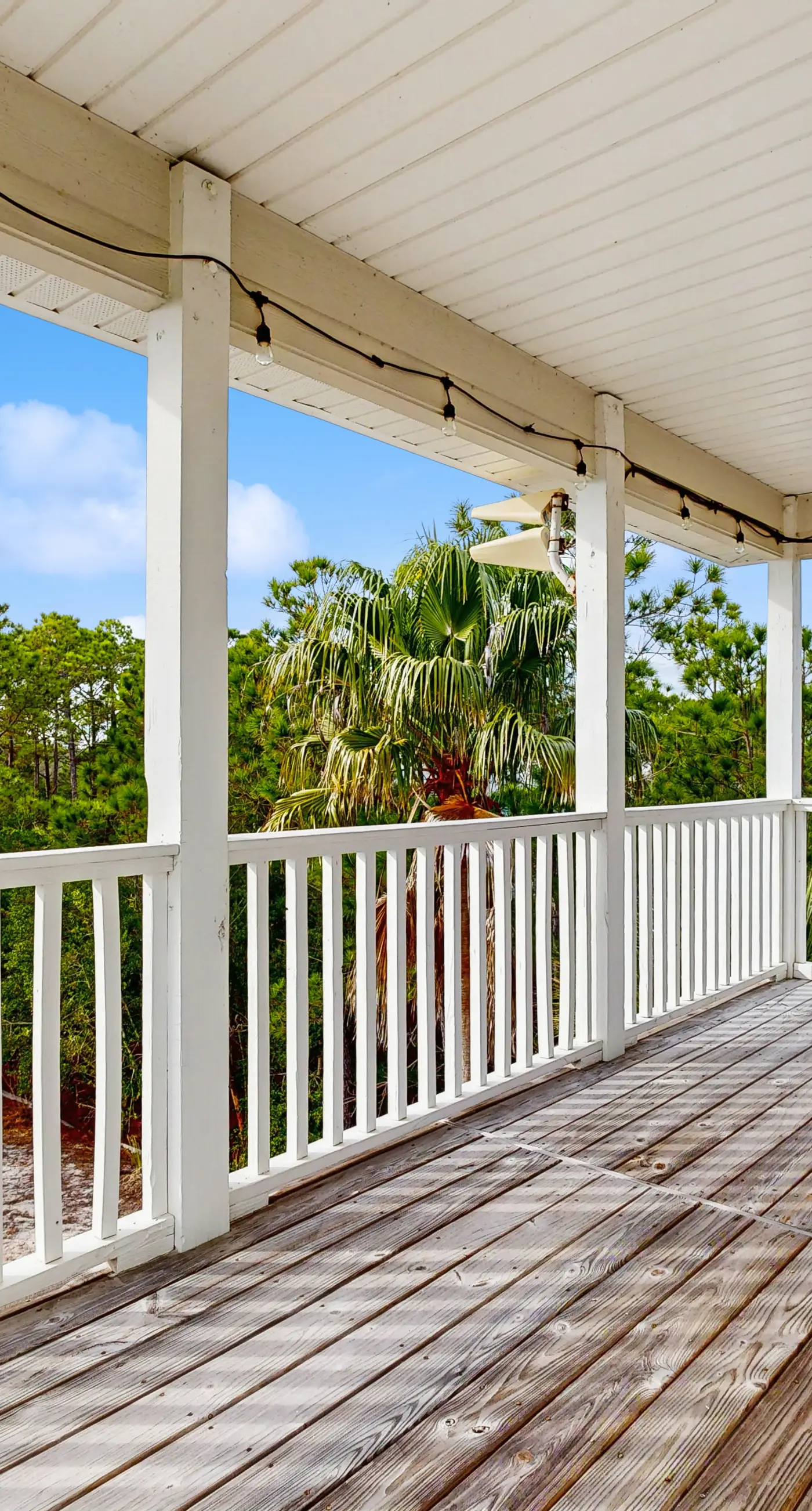 Spacious private home with patio, balconies, close to beaches