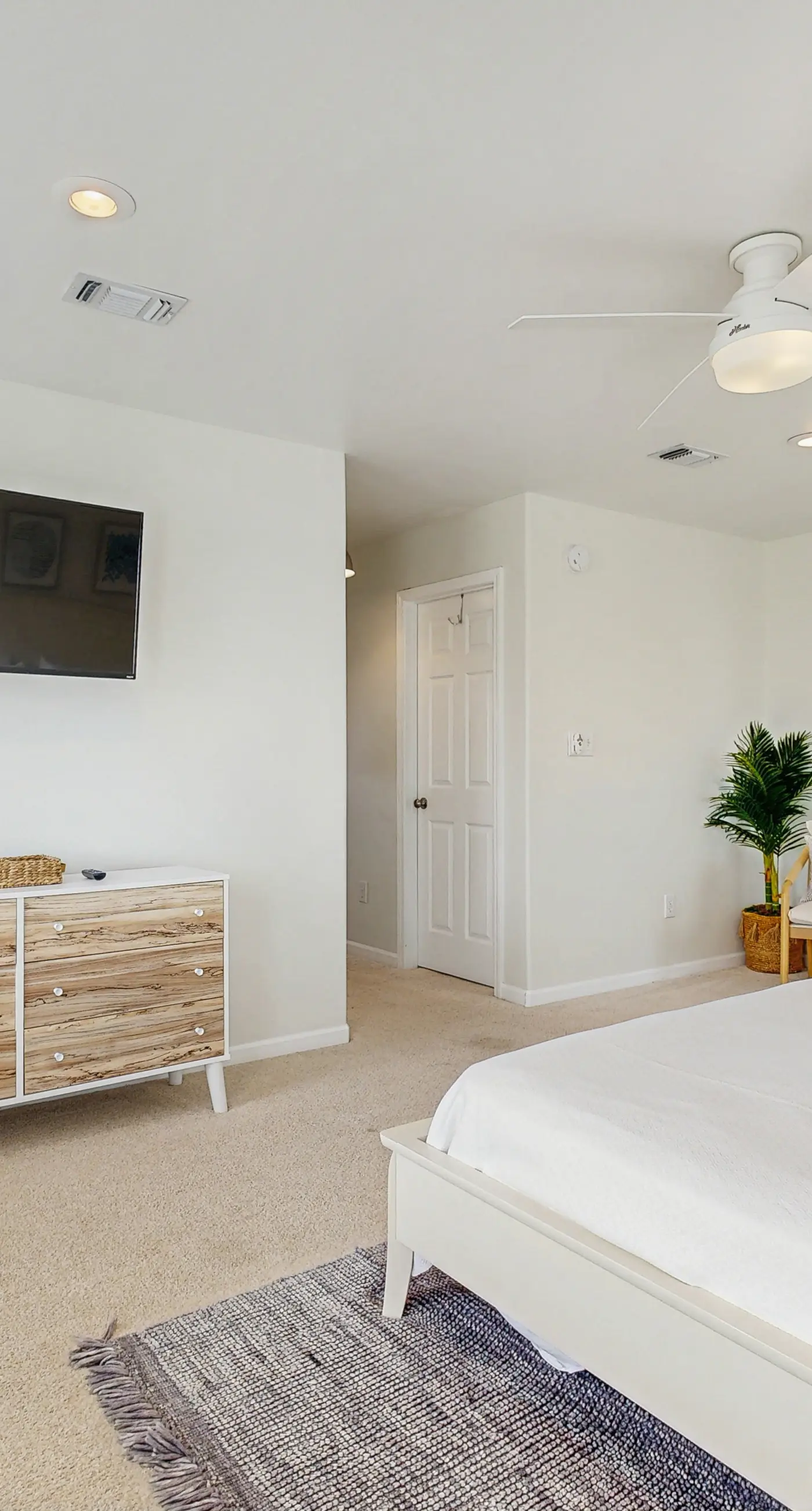 Spacious private home with patio, balconies, close to beaches