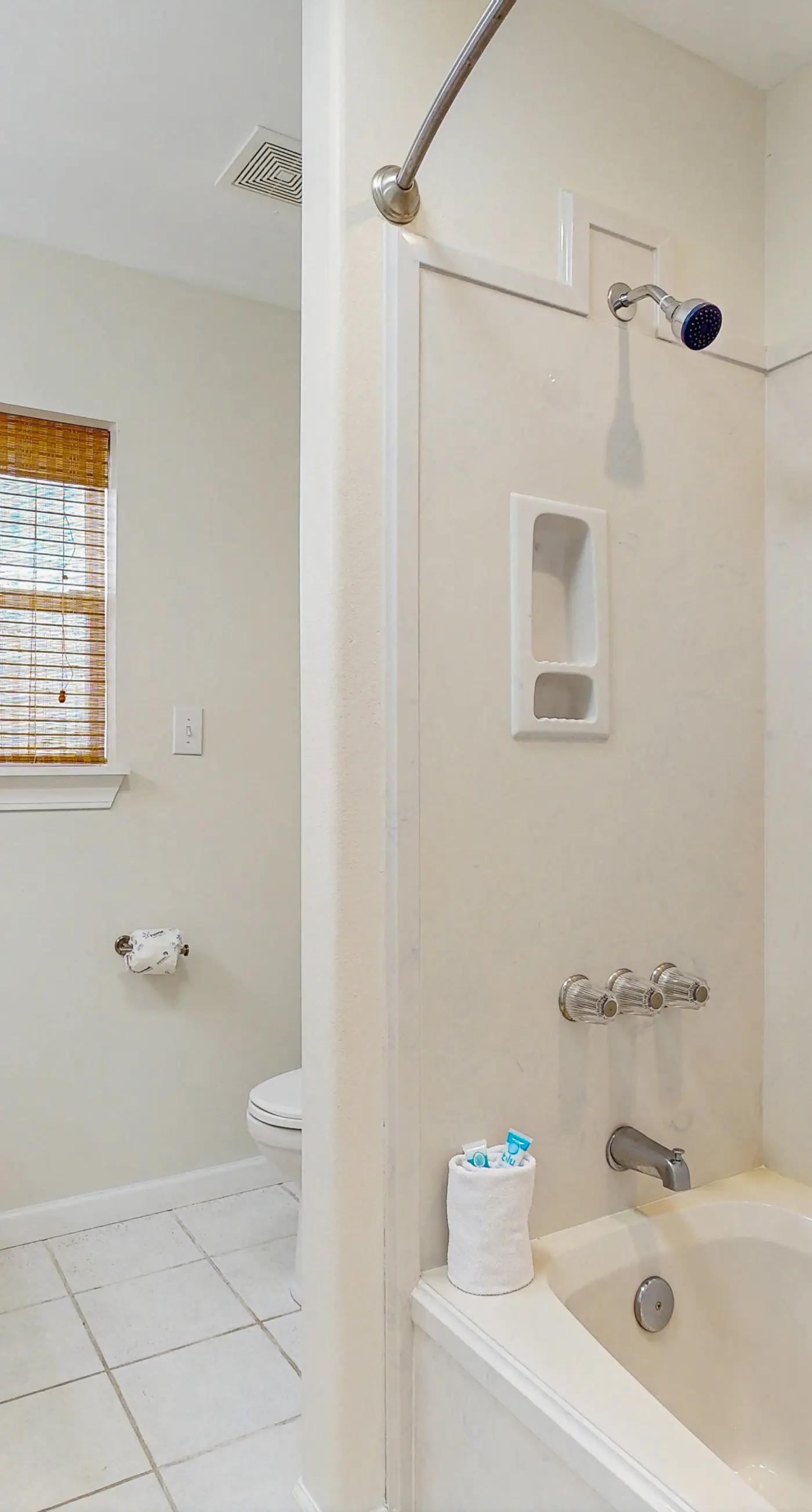 Spacious private home with patio, balconies, close to beaches