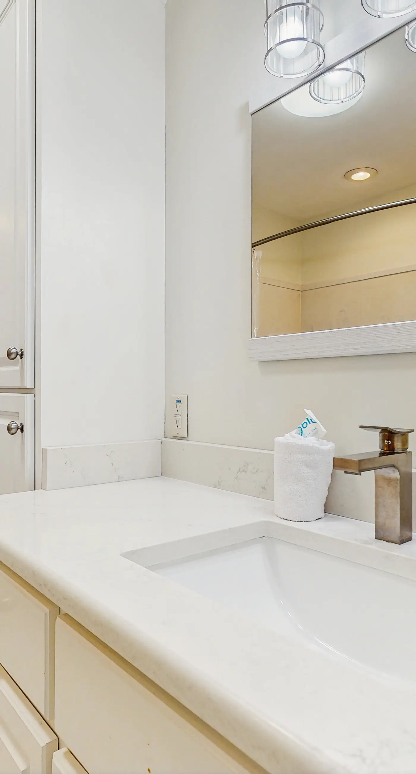 Spacious private home with patio, balconies, close to beaches