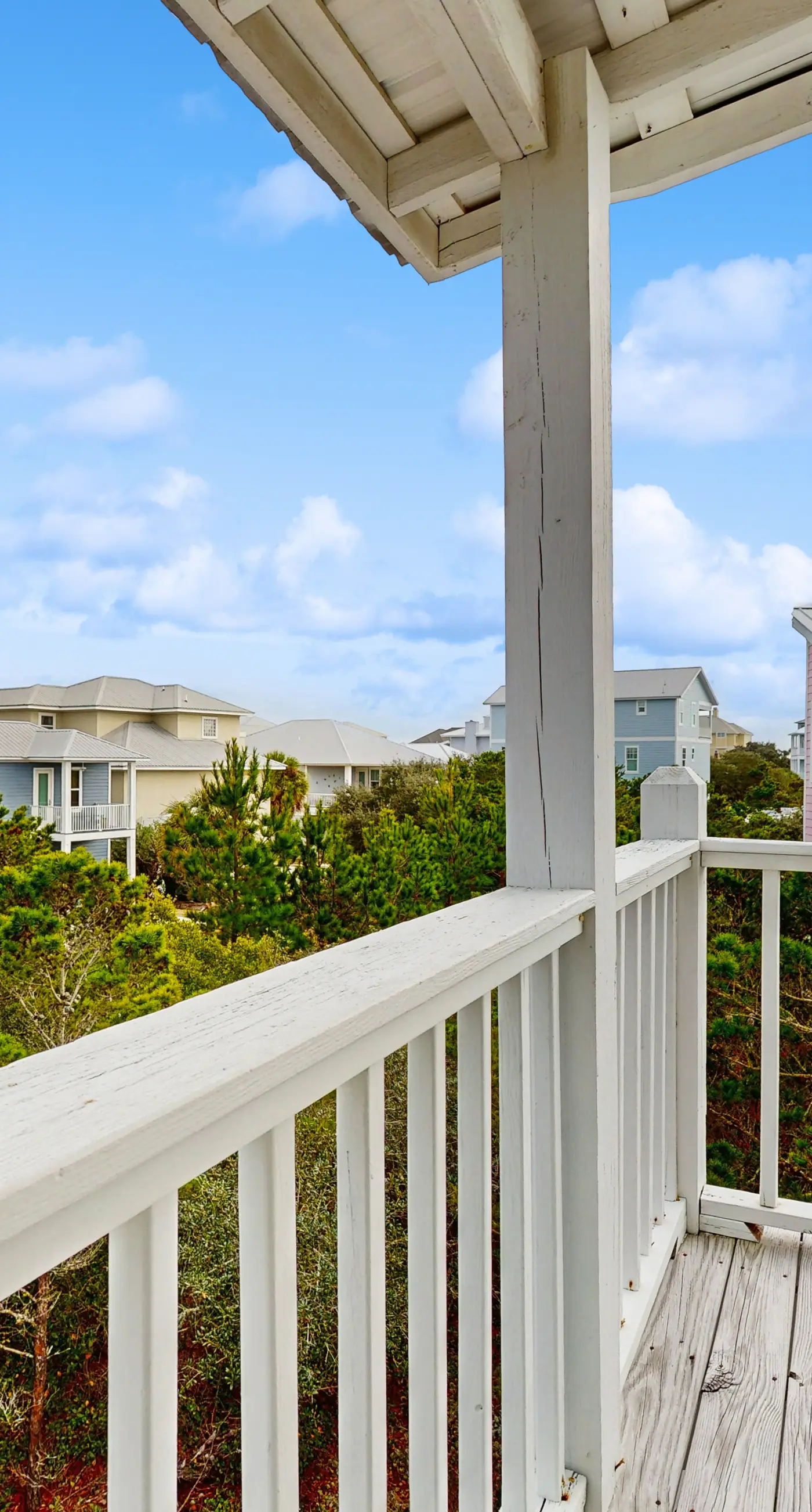 Spacious private home with patio, balconies, close to beaches