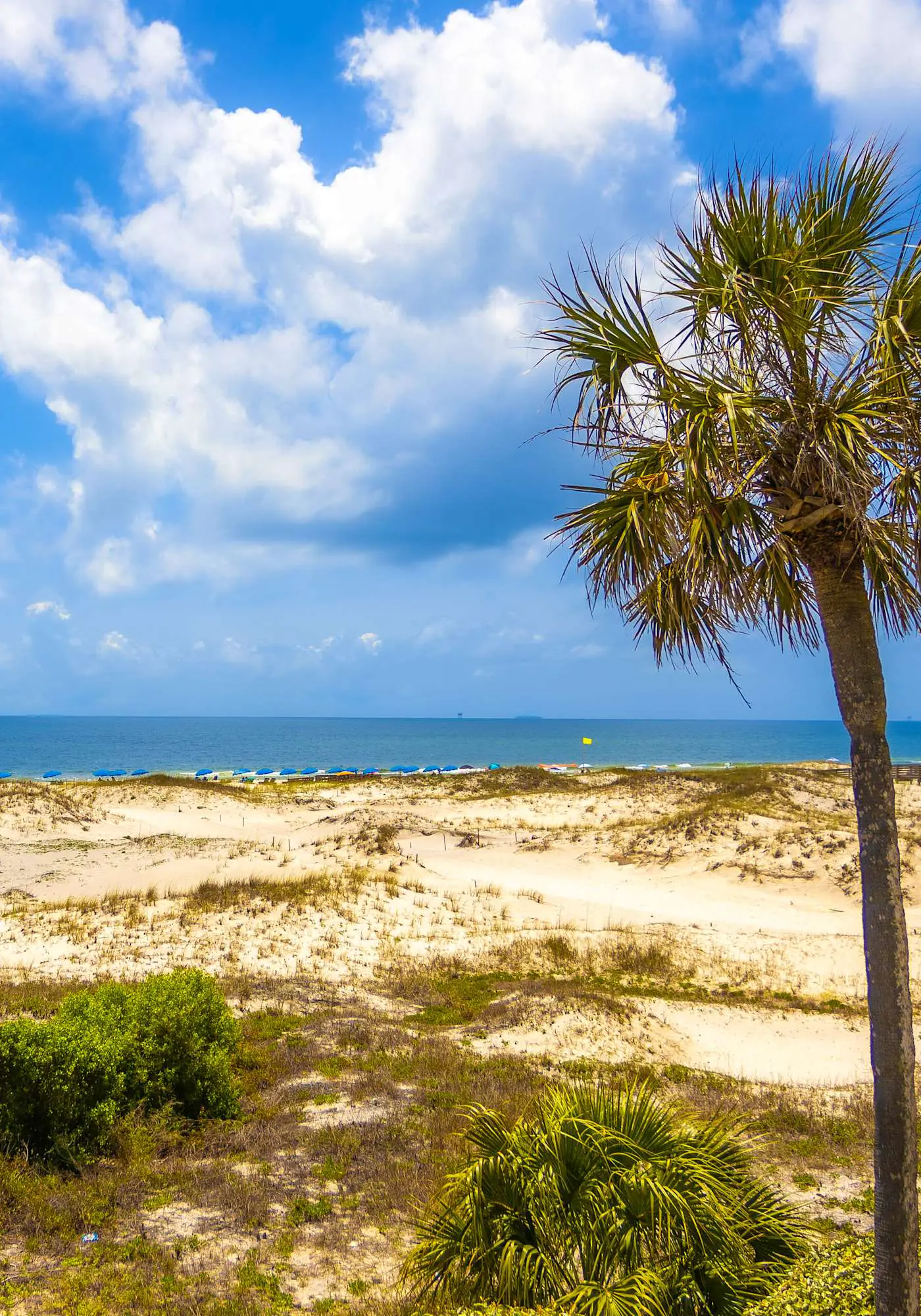 Spacious condo with pools, hot tubs, on-site golf, near beach