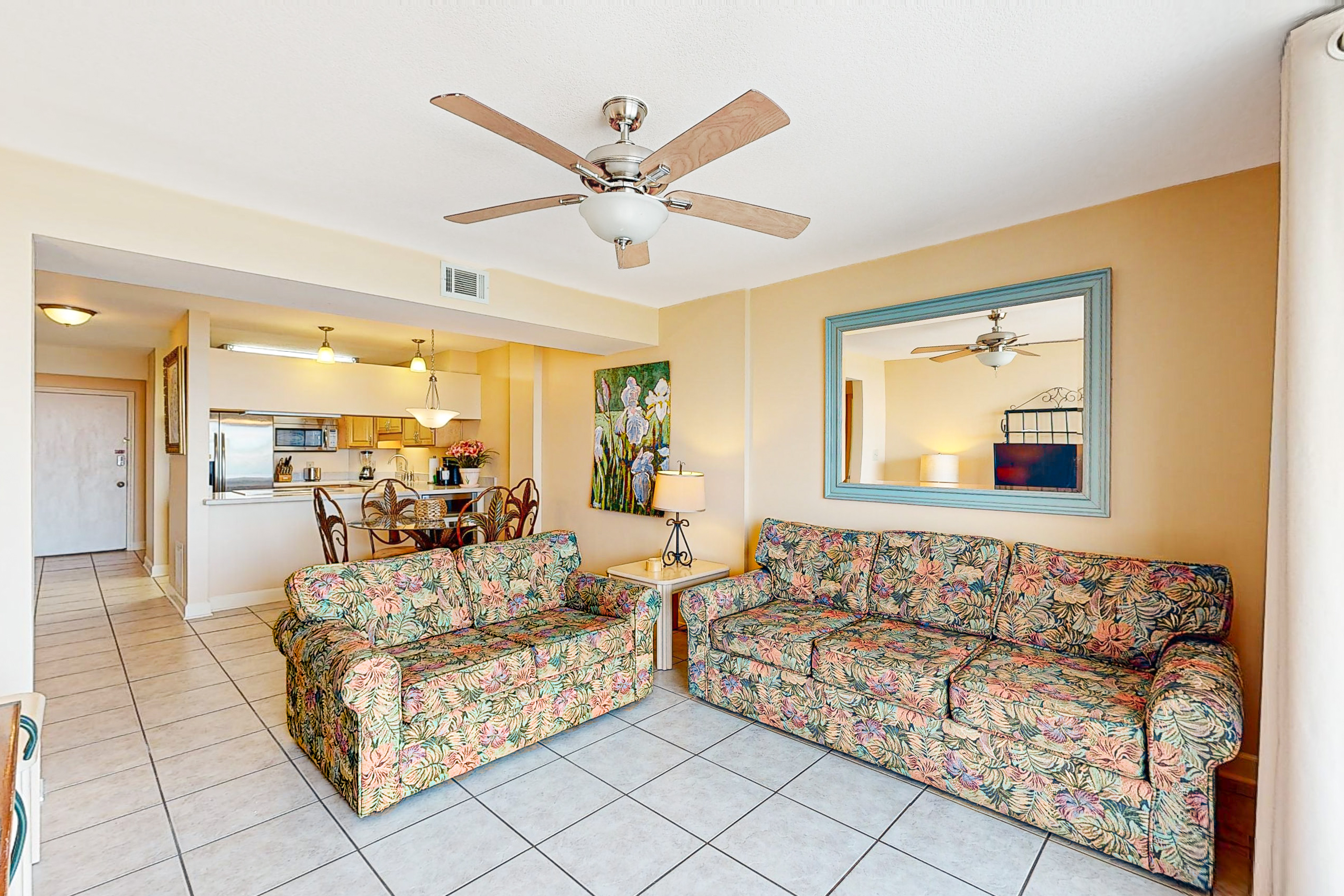 6th-Floor waterfront condo with pool & balcony - snowbird-friendly