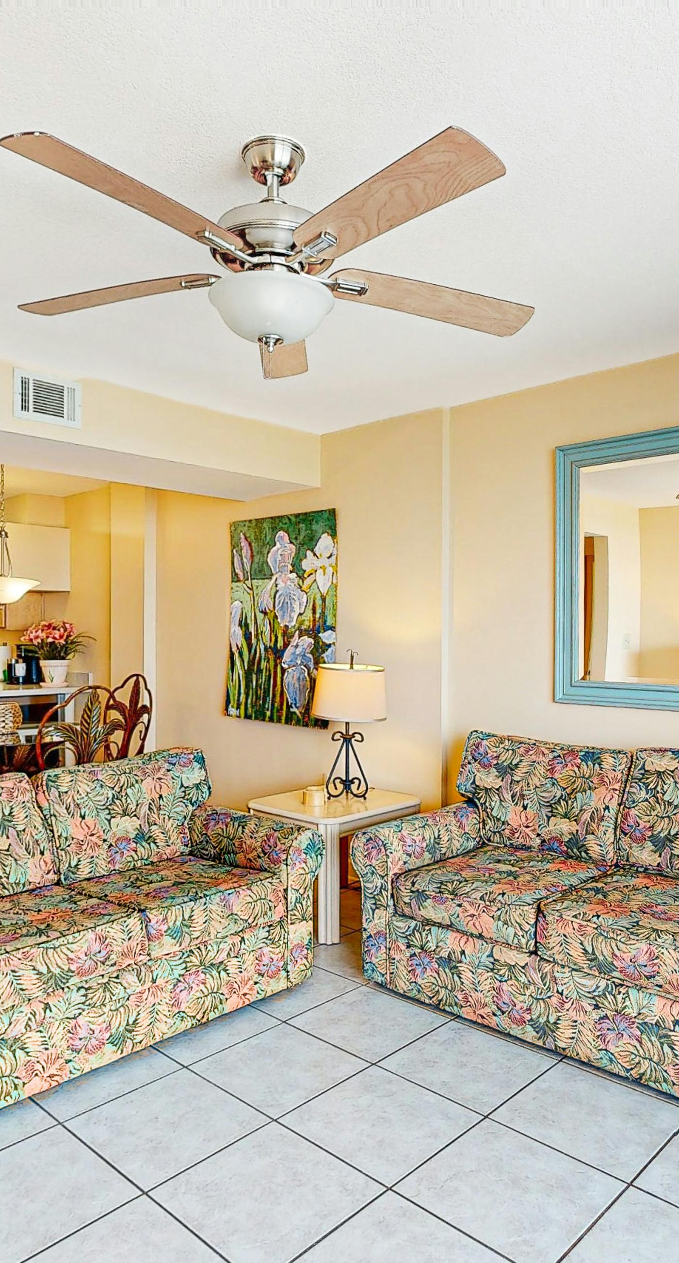 6th-Floor waterfront condo with pool & balcony - snowbird-friendly