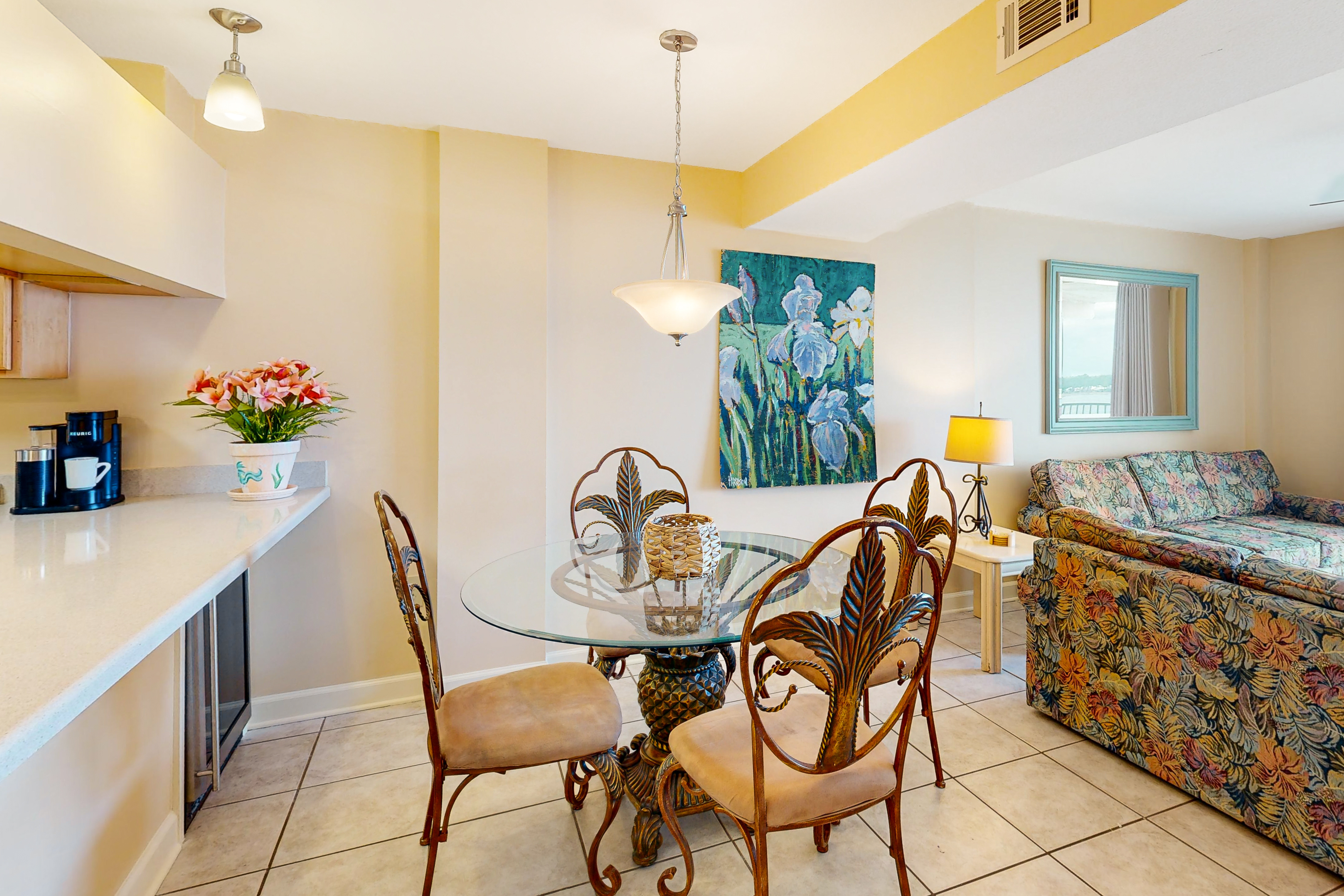 6th-Floor waterfront condo with pool & balcony - snowbird-friendly