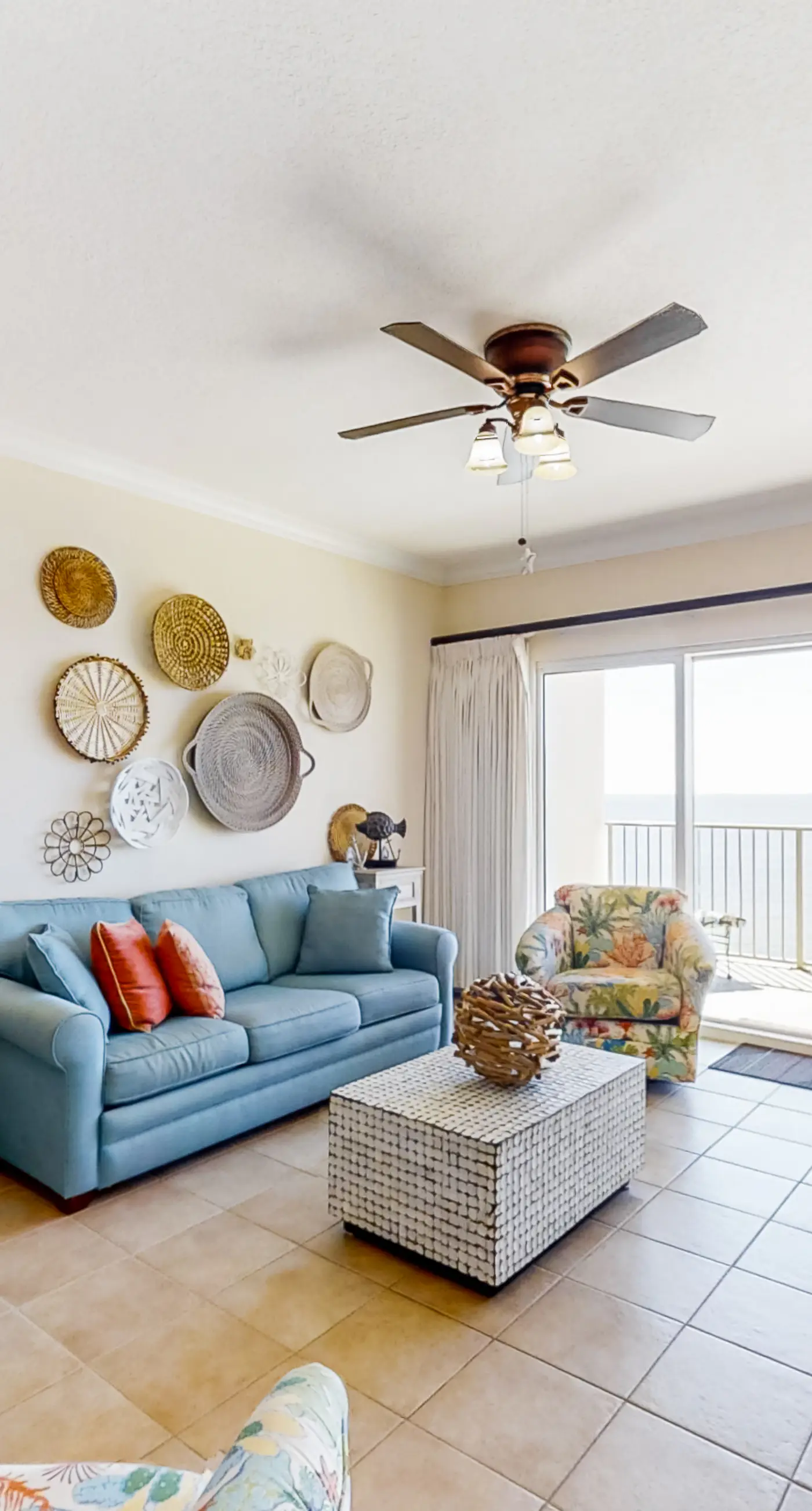 Beachfront 5th-floor condo with balcony, AC, pool, hot tub & view