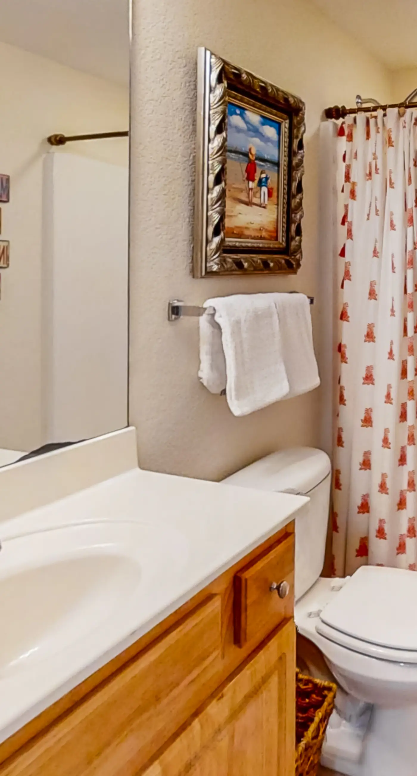 Beachfront 5th-floor condo with balcony, AC, pool, hot tub & view