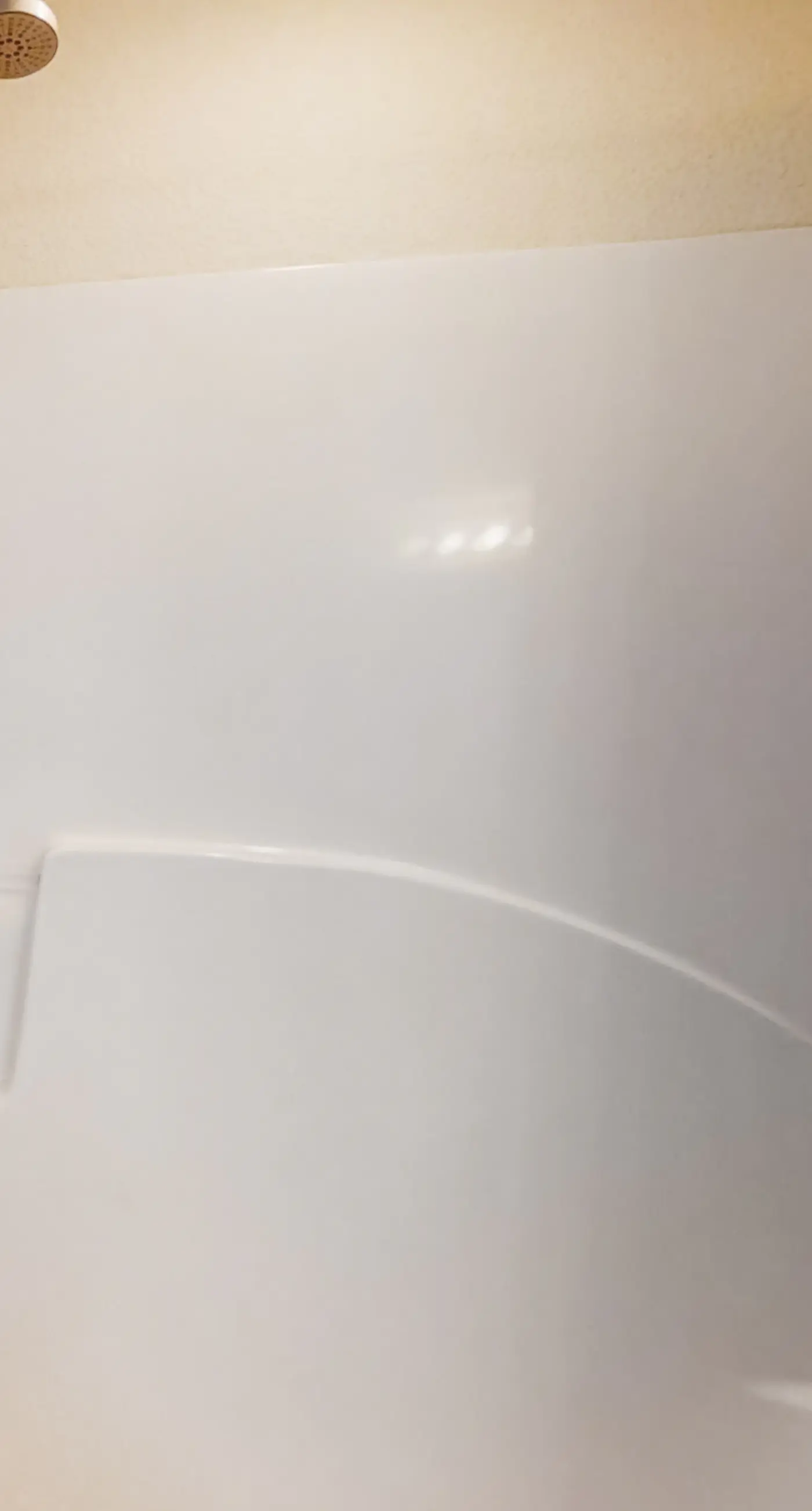 Beachfront 5th-floor condo with balcony, AC, pool, hot tub & view