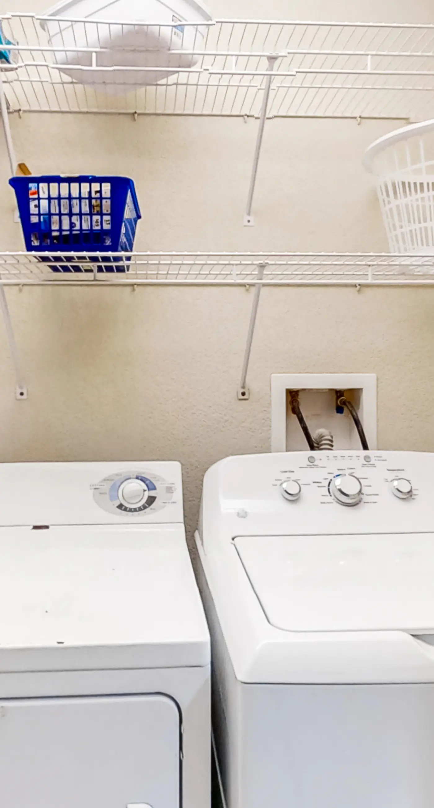 Beachfront 5th-floor condo with balcony, AC, pool, hot tub & view