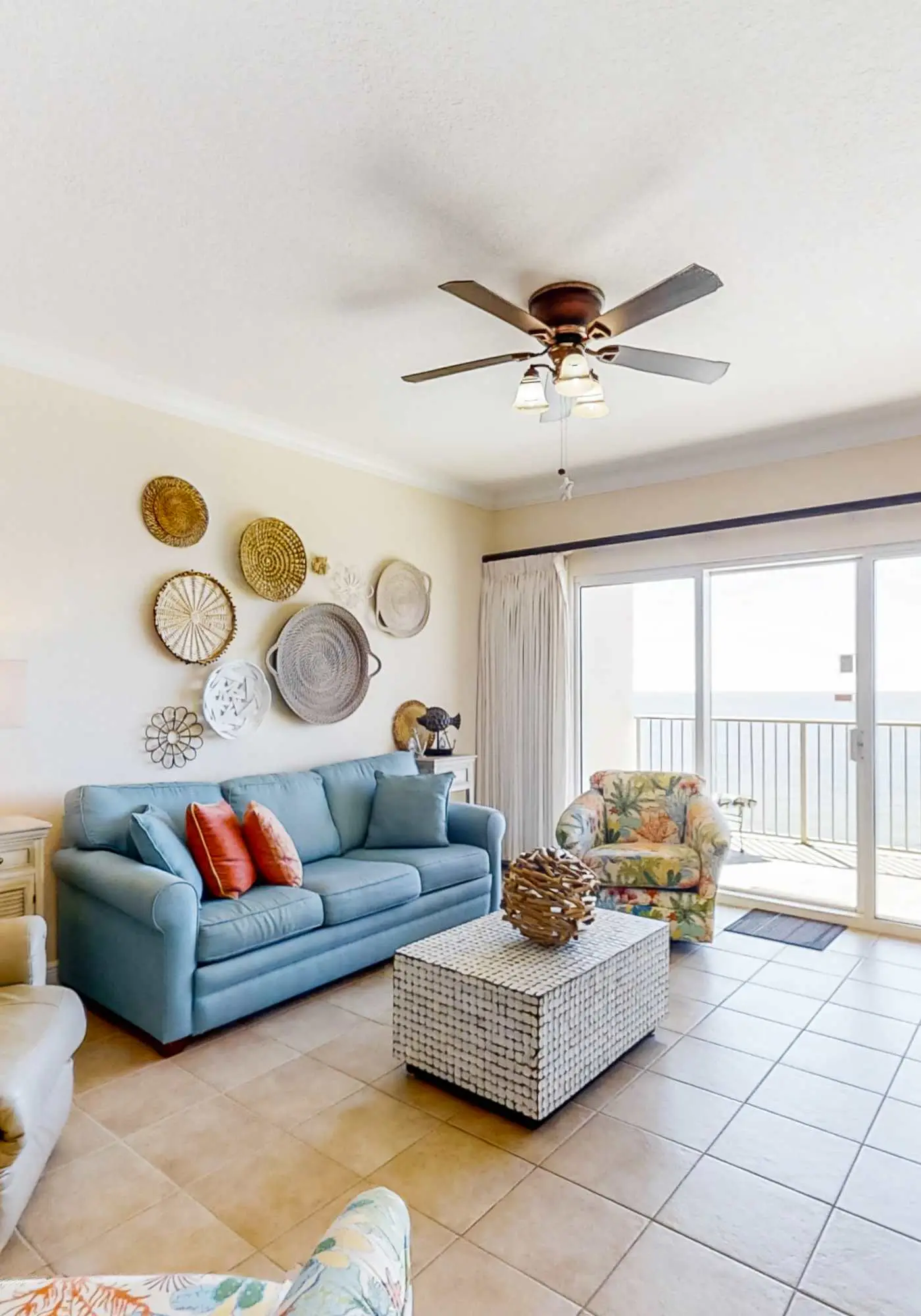 Beachfront 5th-floor condo with balcony, AC, pool, hot tub & view