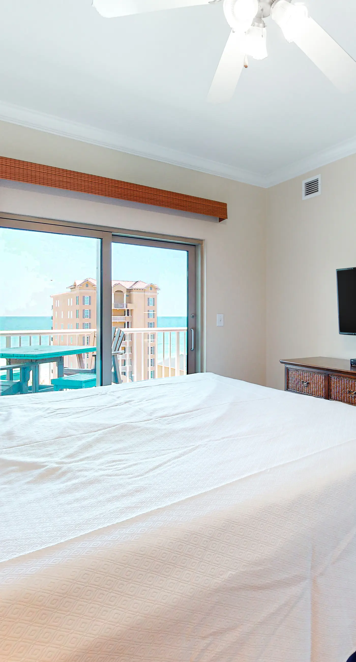 Gulf-view condo with pool, hot tub, lazy river & balcony