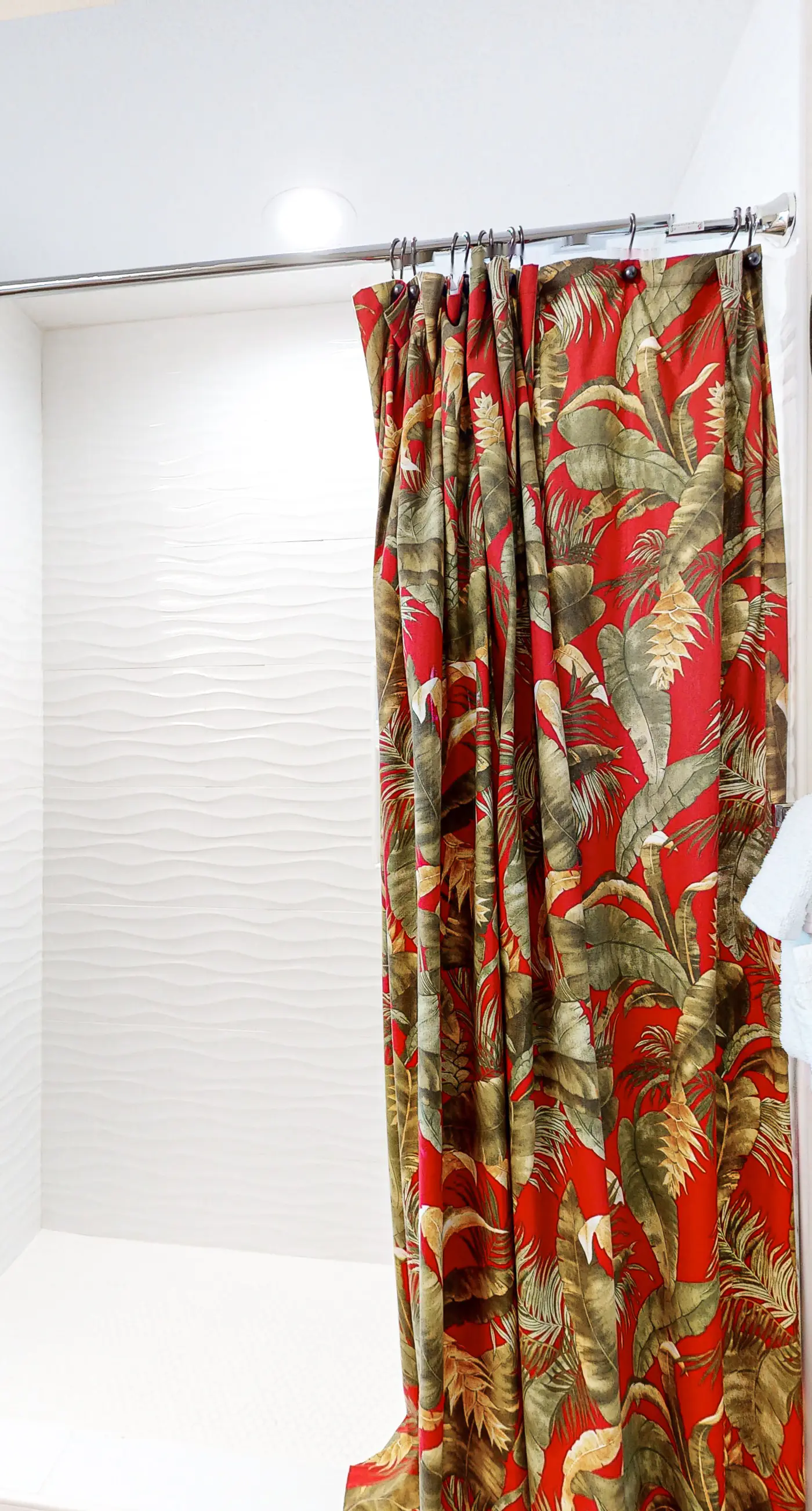 Gulf-view condo with pool, hot tub, lazy river & balcony