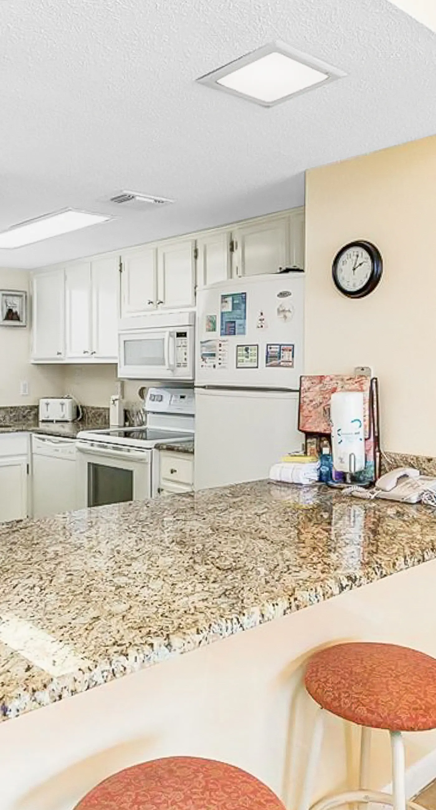 12th-floor beachfront condo with private balcony, AC, hot tub, pool, sauna