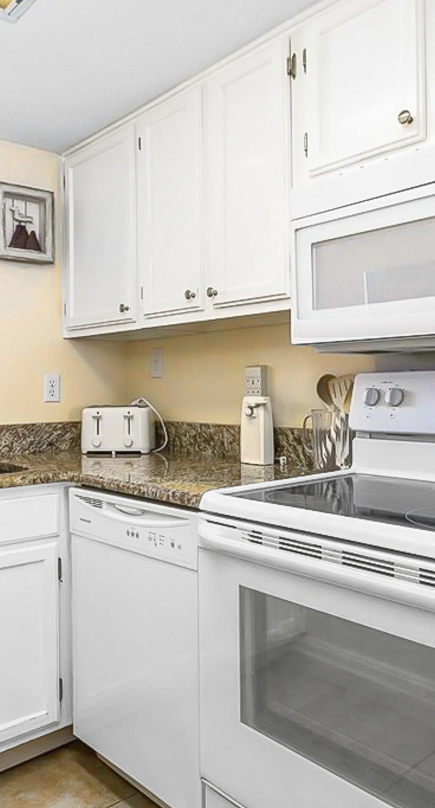 12th-floor beachfront condo with private balcony, AC, hot tub, pool, sauna