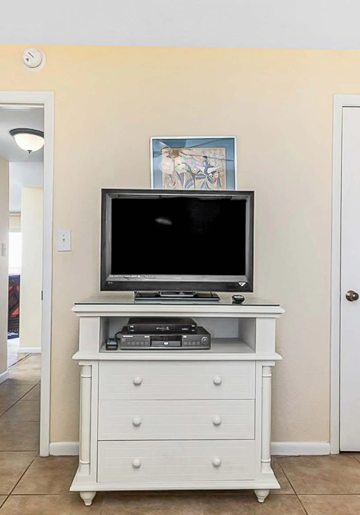 3rd-floor beachfront condo with private balcony, AC, hot tub, pool, sauna