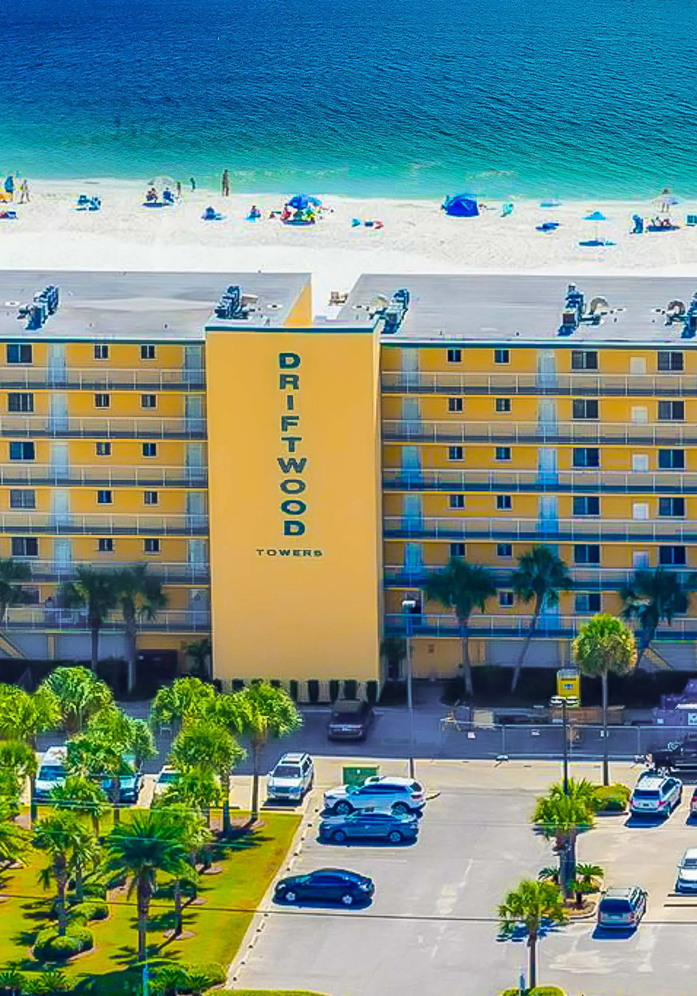 3rd-floor beachfront condo with private balcony, AC, hot tub, pool, sauna