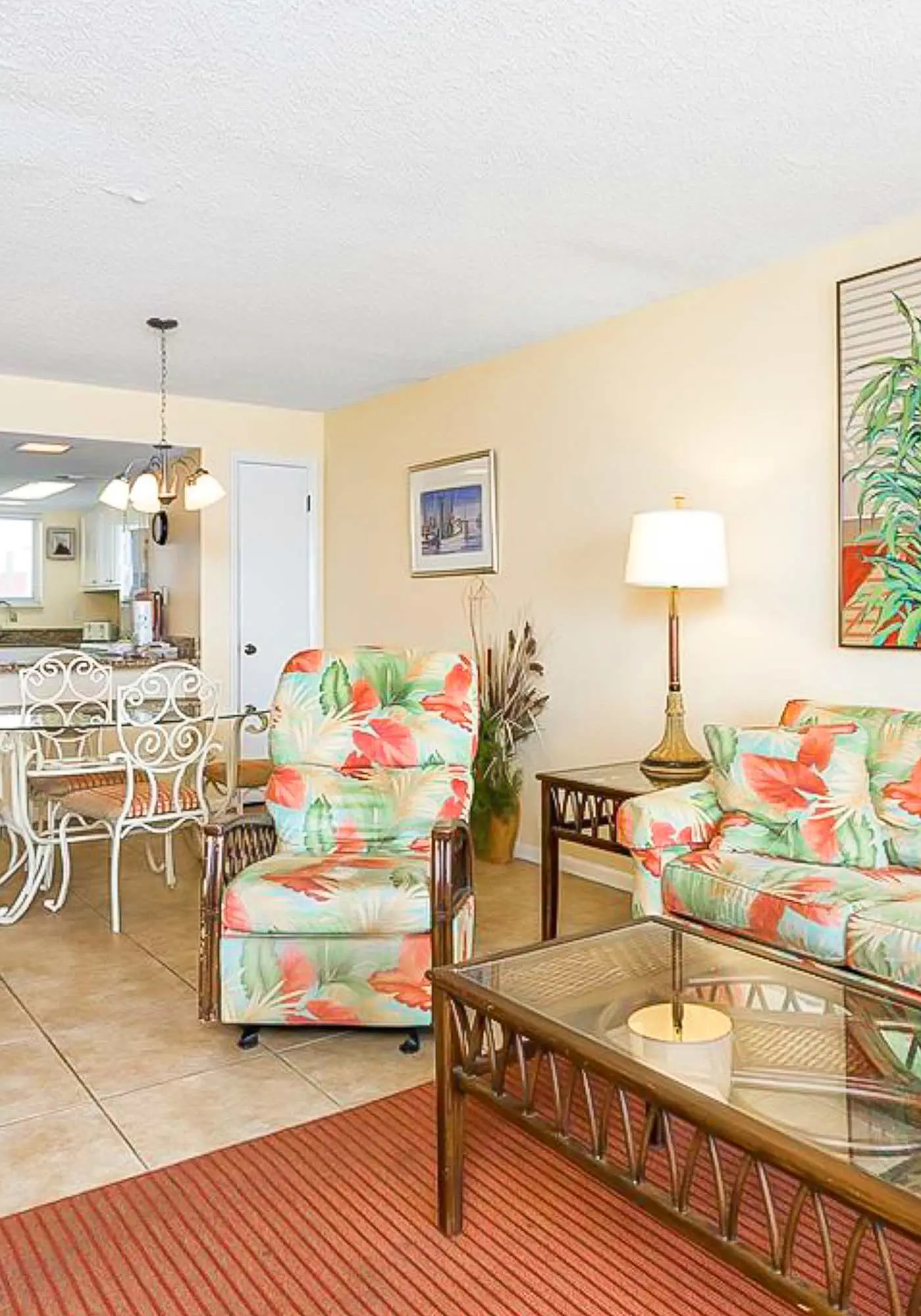 3rd-floor beachfront condo with private balcony, AC, hot tub, pool, sauna