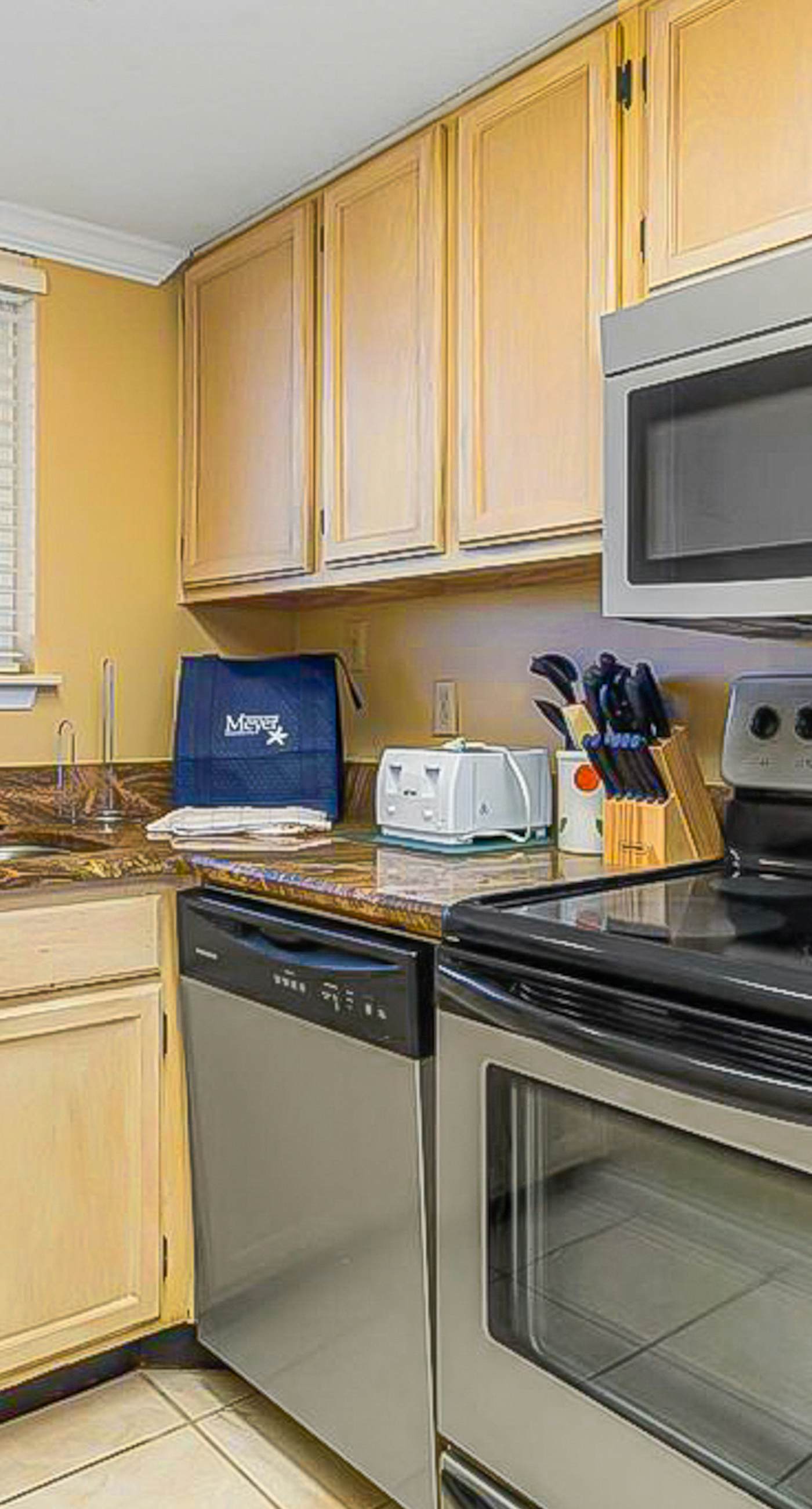 Beachfront Condo with Shared Outdoor Pool, Central AC, Private Balcony, Views, WiFi